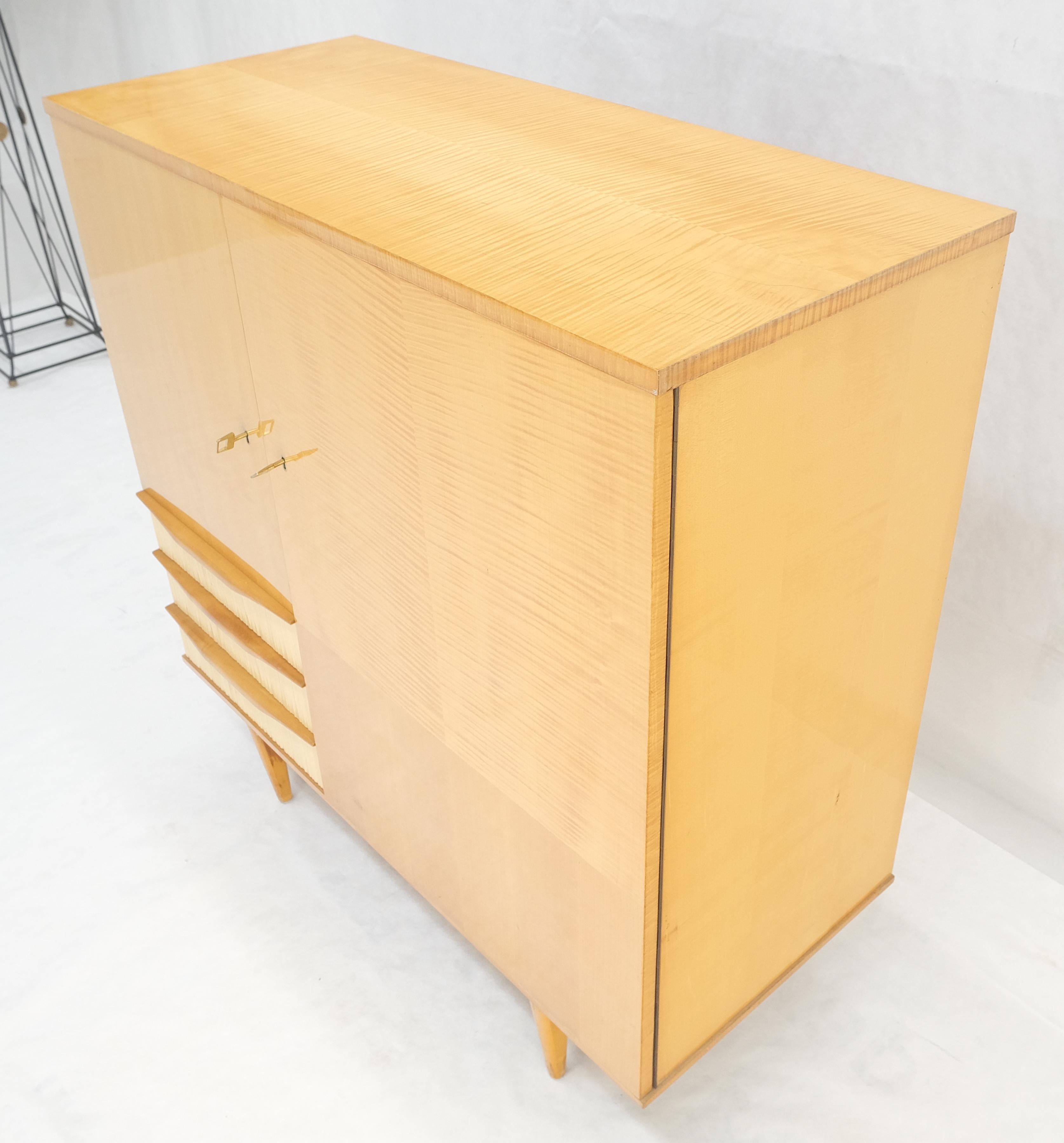 Commode en bouleau blond du milieu des années 1950, moderne et suédoise, côte à côte, Chifforobe en vente 6
