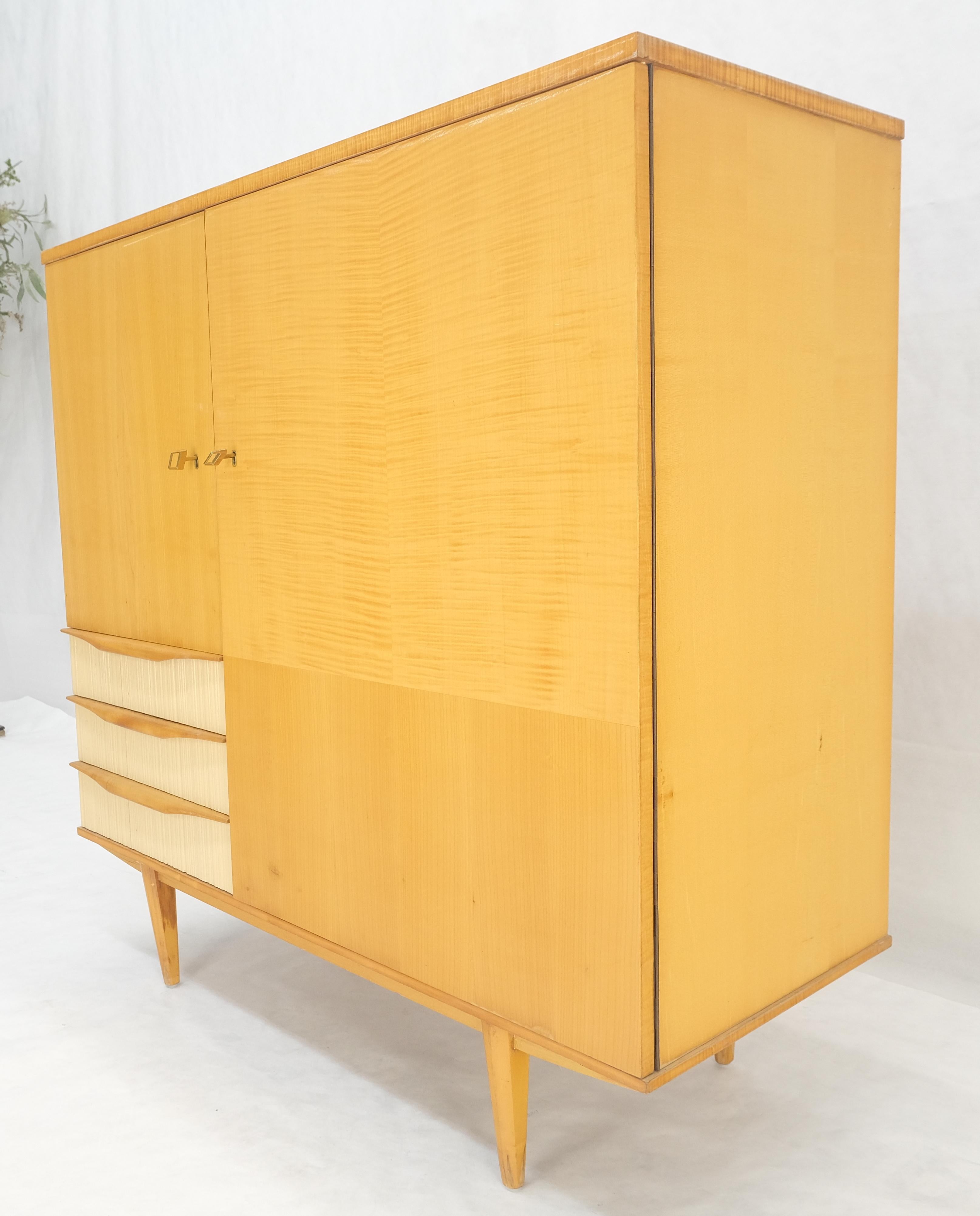 Commode en bouleau blond du milieu des années 1950, moderne et suédoise, côte à côte, Chifforobe en vente 7