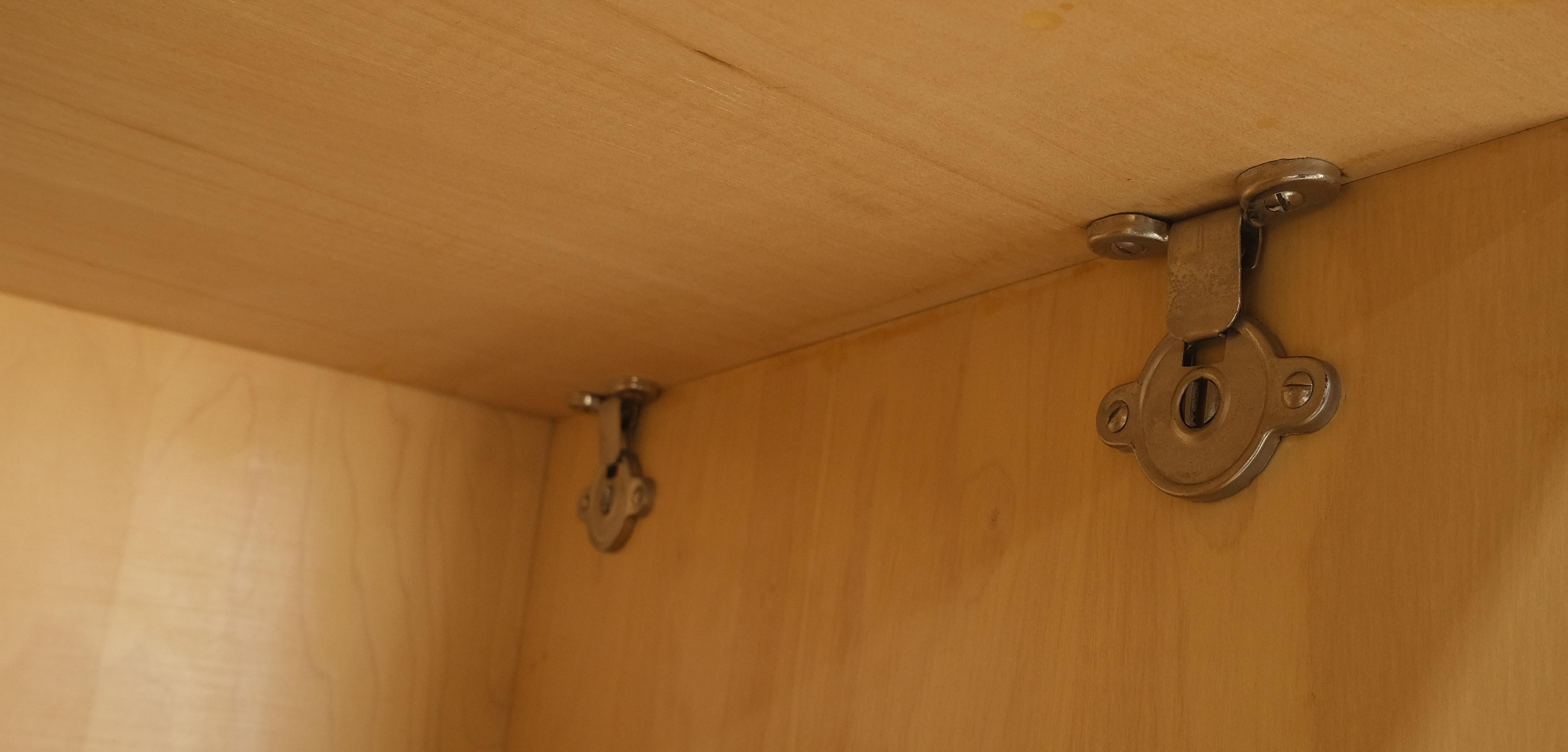 Bouleau Commode en bouleau blond du milieu des années 1950, moderne et suédoise, côte à côte, Chifforobe en vente