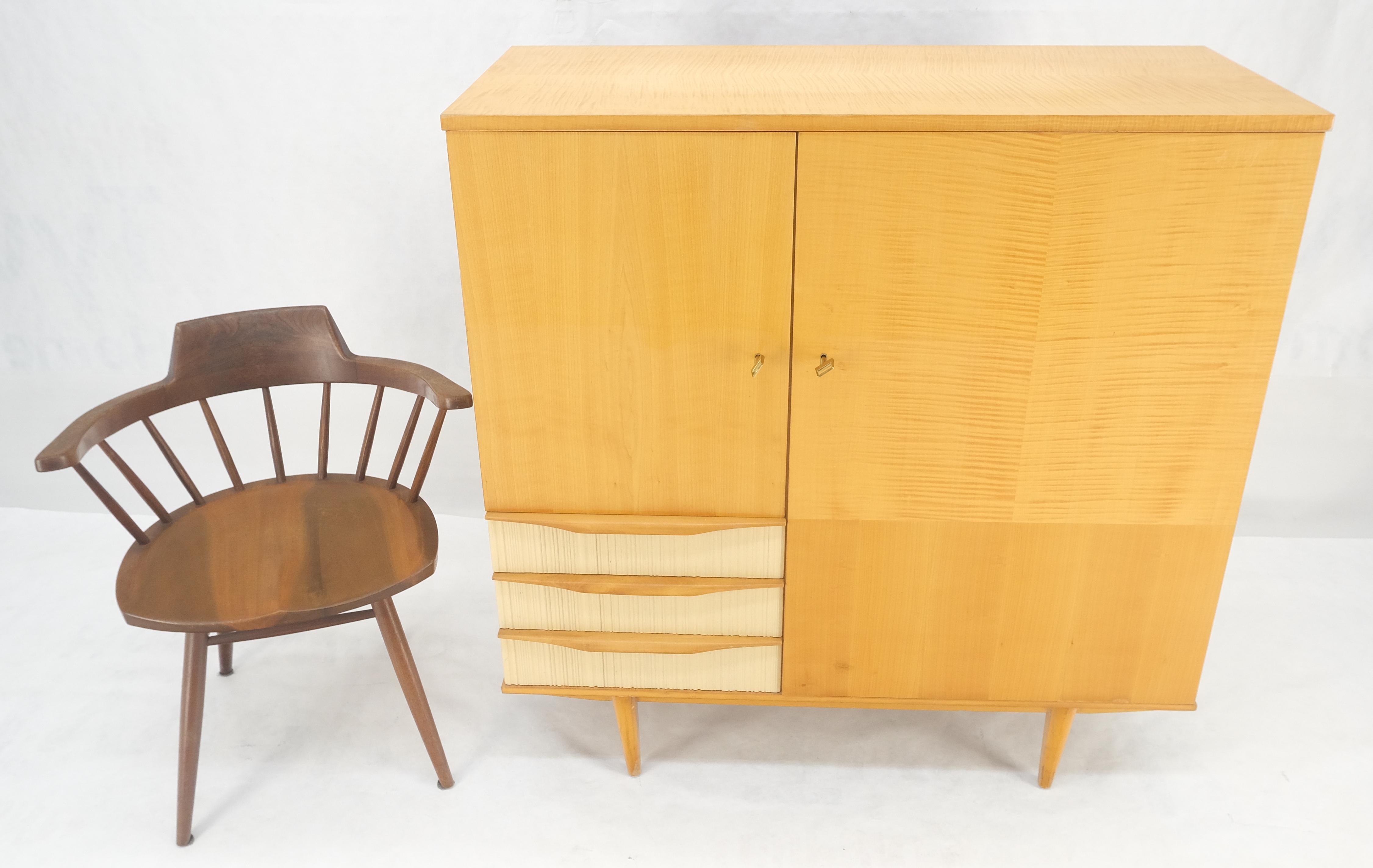 Commode en bouleau blond du milieu des années 1950, moderne et suédoise, côte à côte, Chifforobe en vente 1