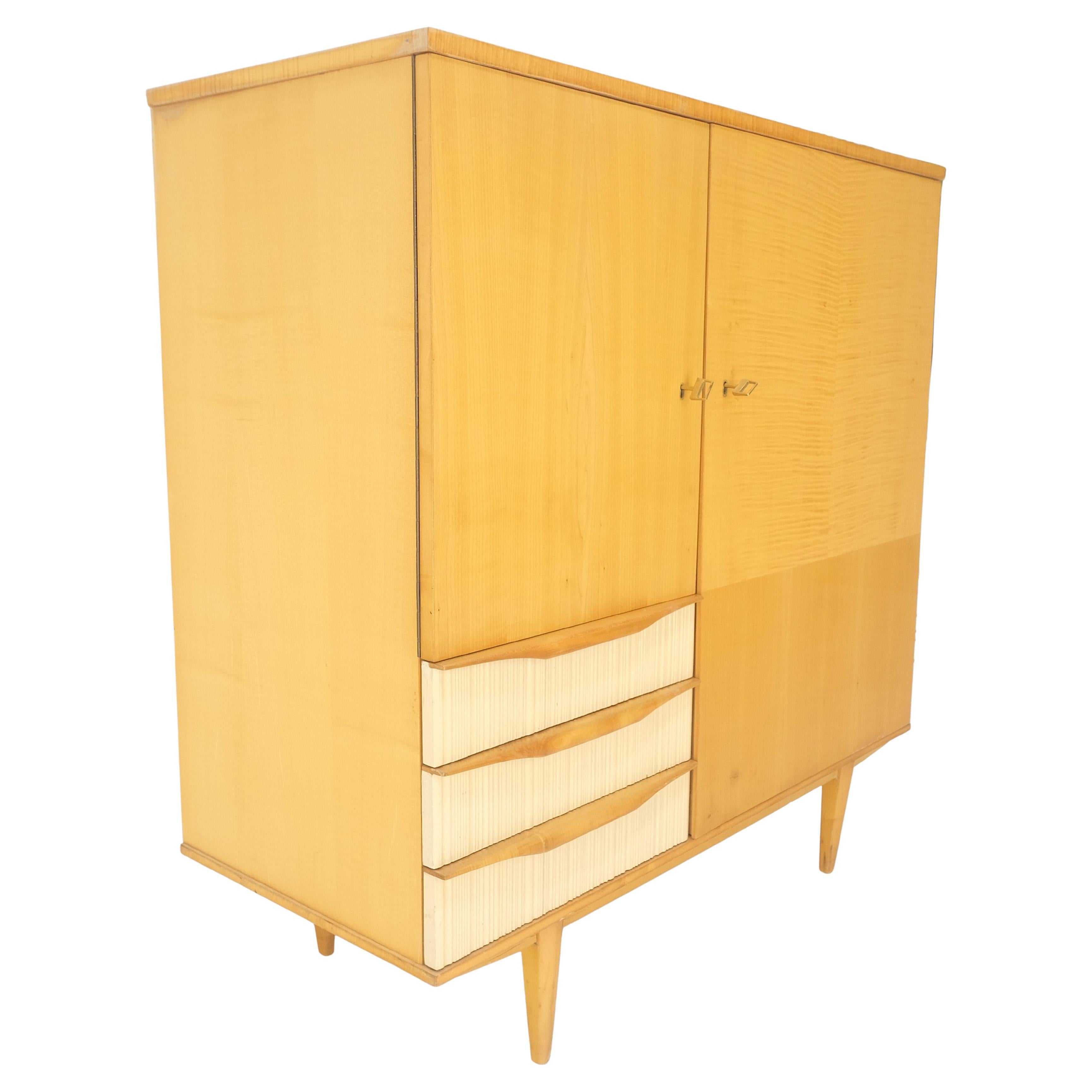 Commode en bouleau blond du milieu des années 1950, moderne et suédoise, côte à côte, Chifforobe en vente