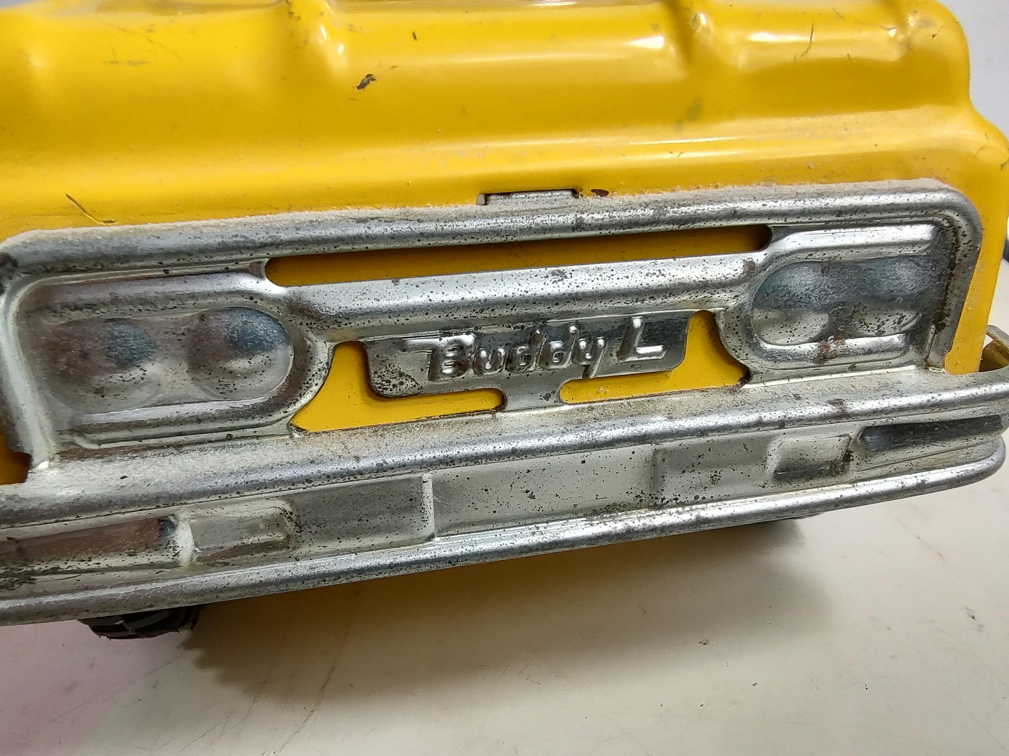 Fabulous coca cola delivery truck by Buddy L. In excellent vintage condition with minimal wear. Has been played with. Comes with one aluminum hand truck. Rolls along and has no rust, paint pretty much intact.
