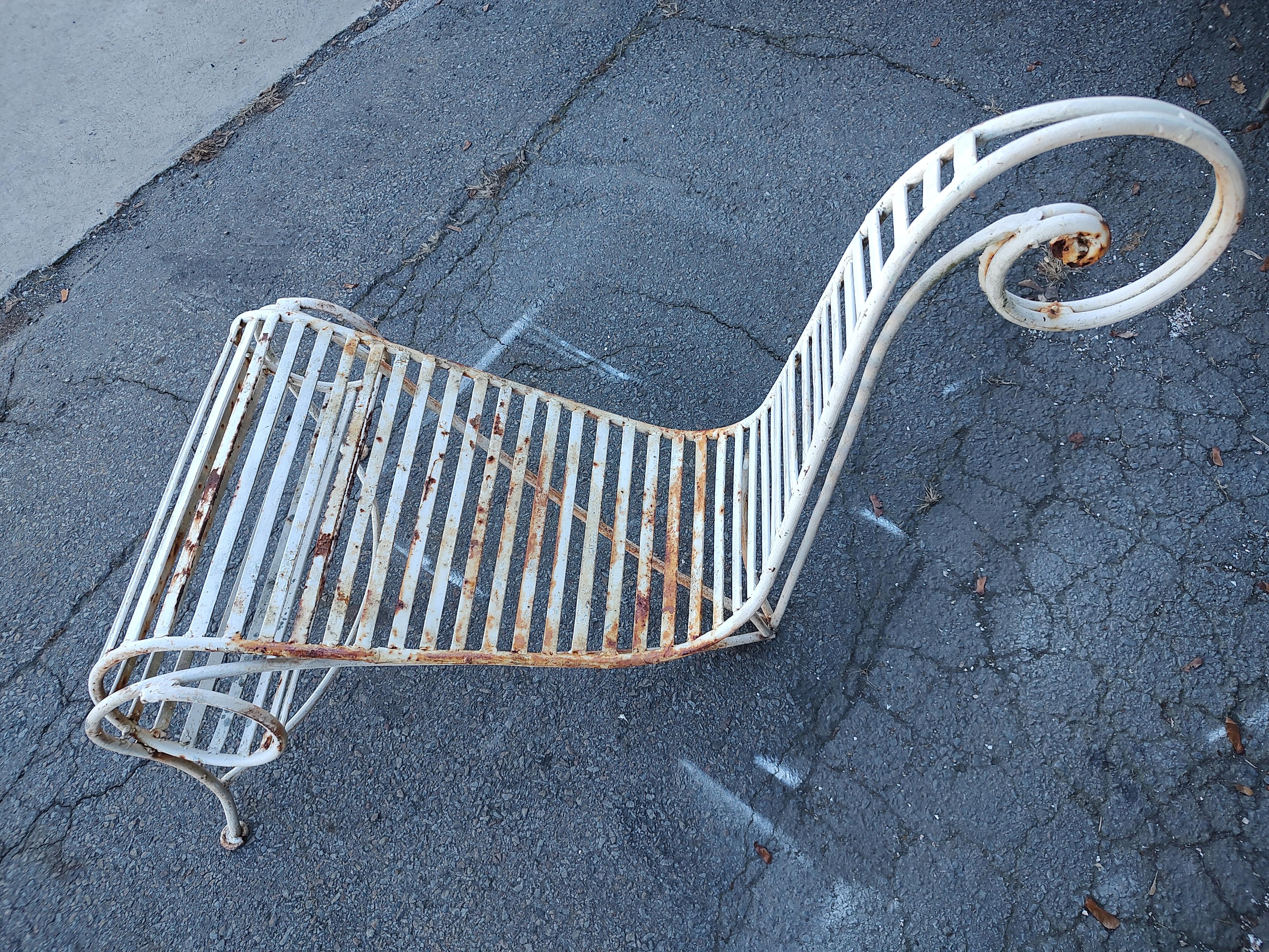 Eisen Spine-Stuhl aus der Mitte des Jahrhunderts, Andre Dubreuil zugeschrieben, 1980 im Angebot 5
