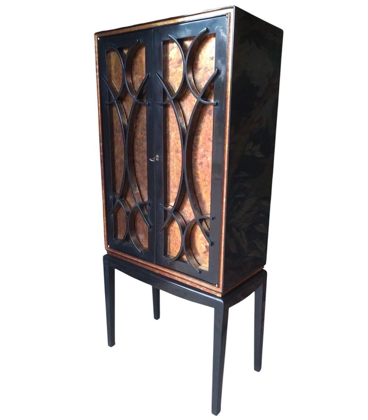 Mid-Century Modern Bar à armoires du milieu du siècle Design/One du milieu du siècle en vente