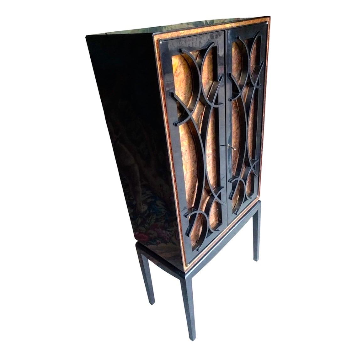Argentin Bar à armoires du milieu du siècle Design/One du milieu du siècle en vente
