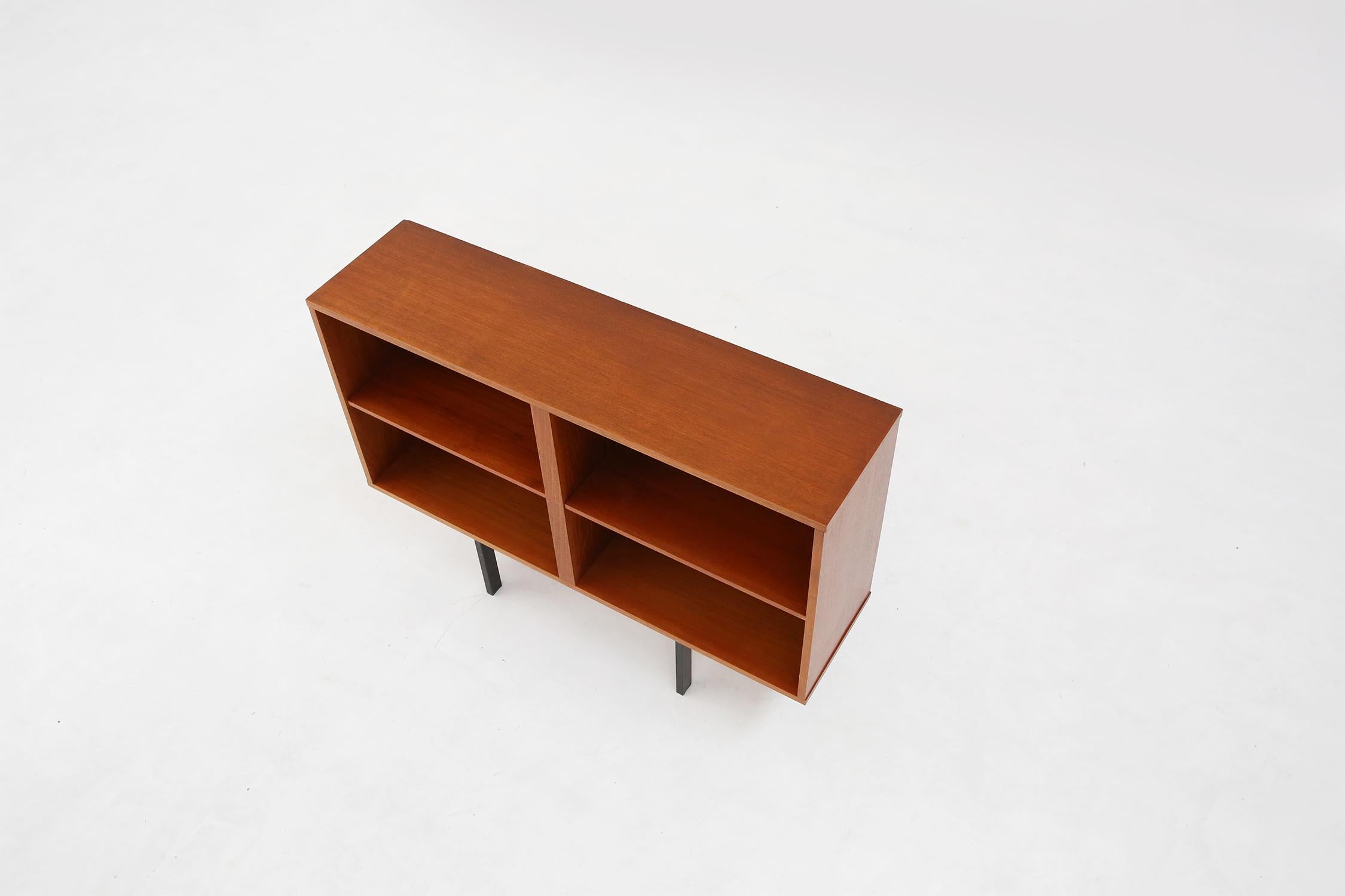 Mid-century cabinet/bookcase Ca.1960 For Sale 5