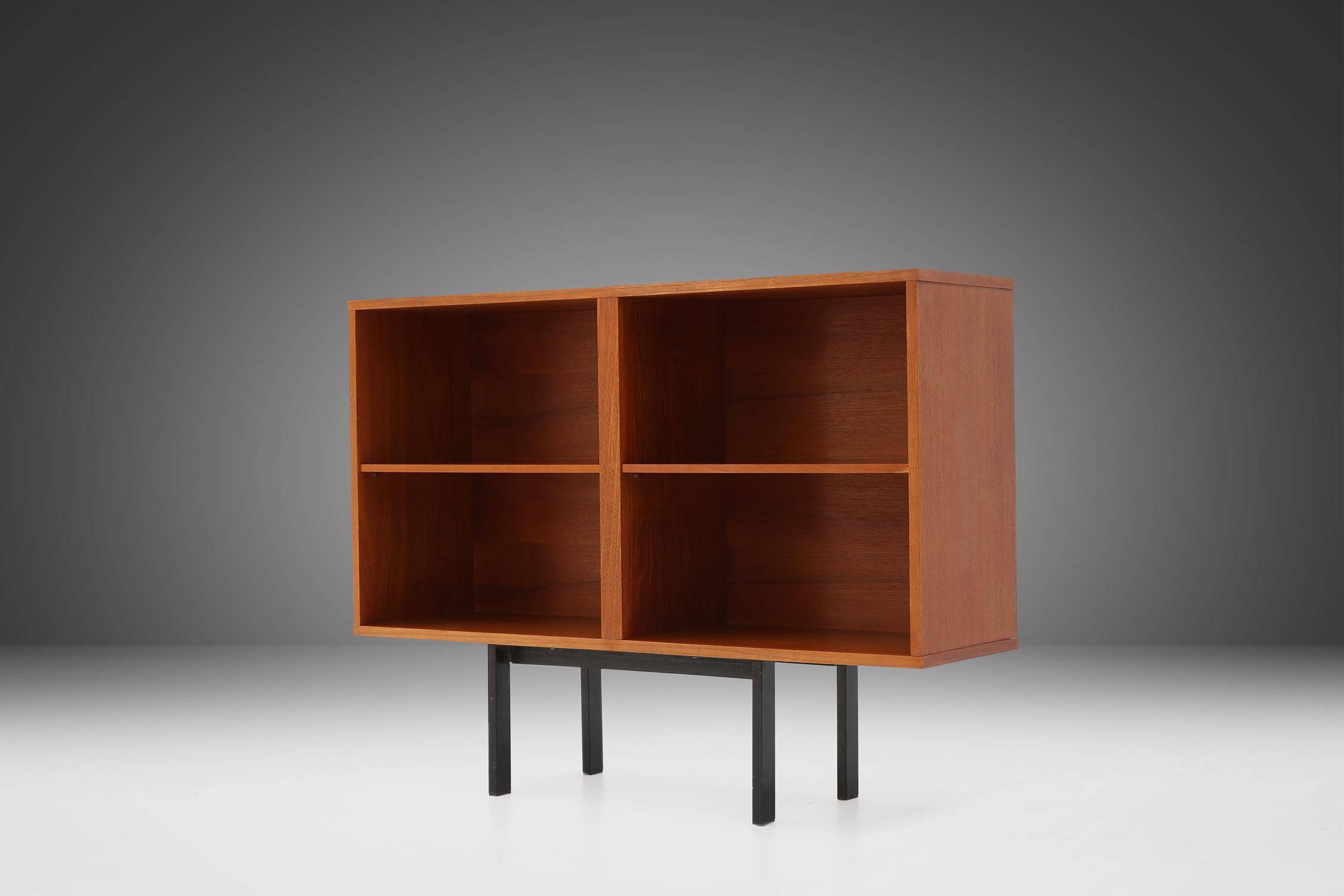 Mid-Century Modern Mid-century cabinet/bookcase Ca.1960 For Sale