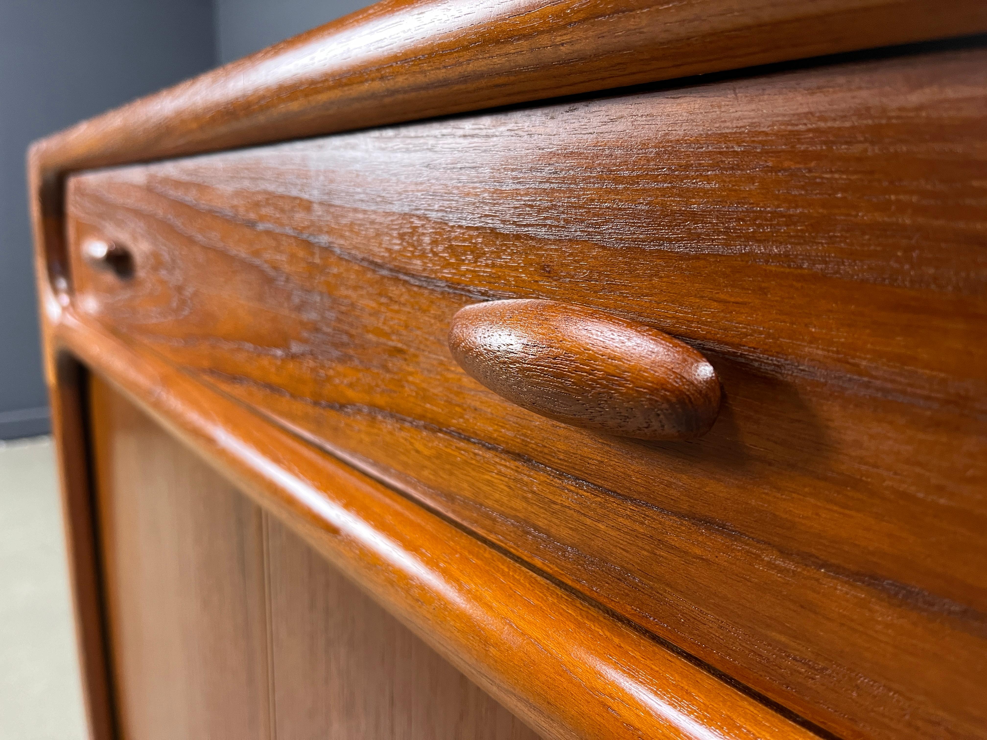 Scandinave moderne Armoire du milieu du siècle par Dyrlund, années 1960 en vente