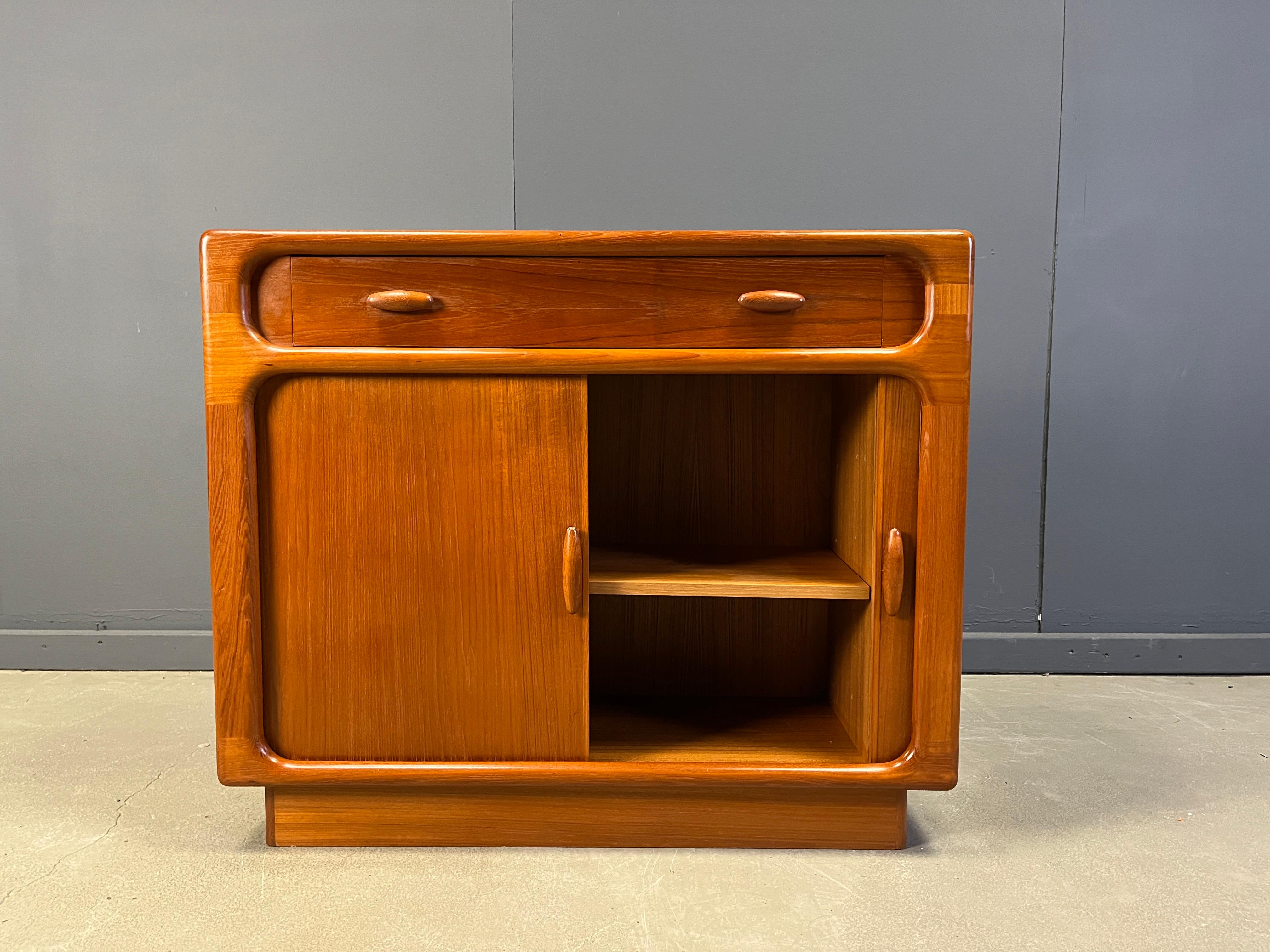 Armoire du milieu du siècle par Dyrlund, années 1960 Bon état - En vente à Leuven, Vlaams Gewest