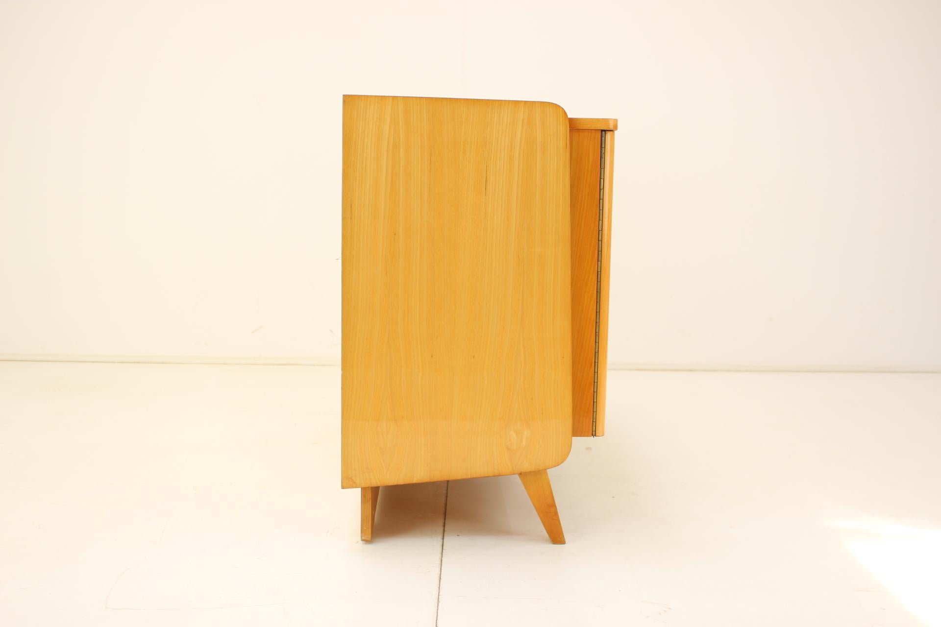 Mid-Century Cabinet High Gloss by Tatra Pravenec, 1970s Czechoslovakia For Sale 1