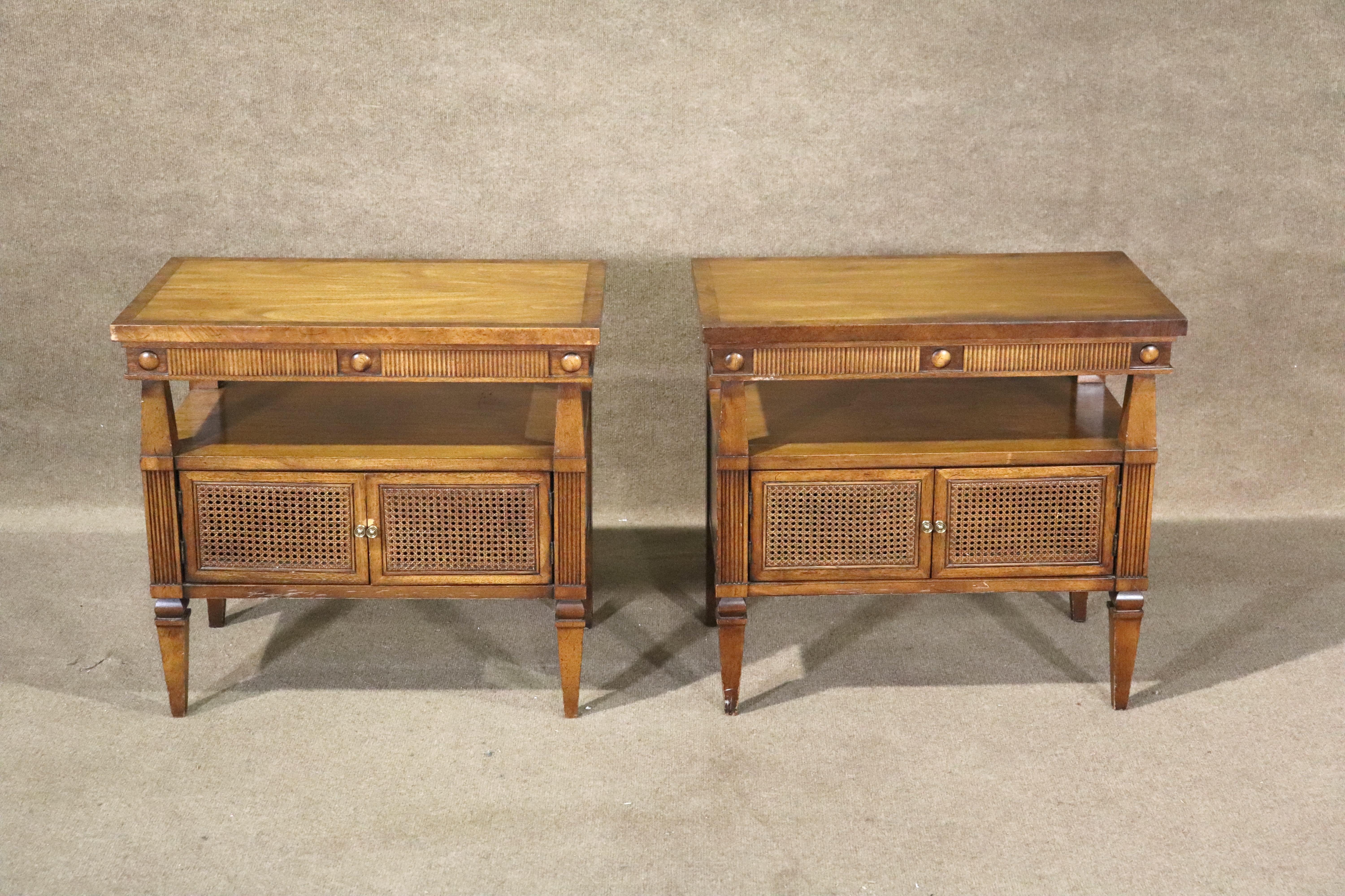Mid-Century Modern Meubles de nuit du milieu du siècle en vente