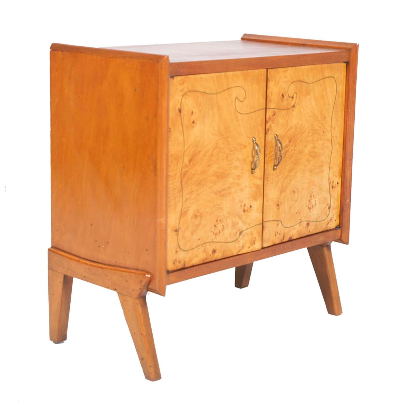 Beautiful Mid-Century Modern small cabinet from Esposizione Mobili Cantù , by Paolo Buffa, period 1940s years, in blond walnut and two doors in burr birch inlay threaded. Original vintage handles.

Measure cm: H 60 W 57 D 32.