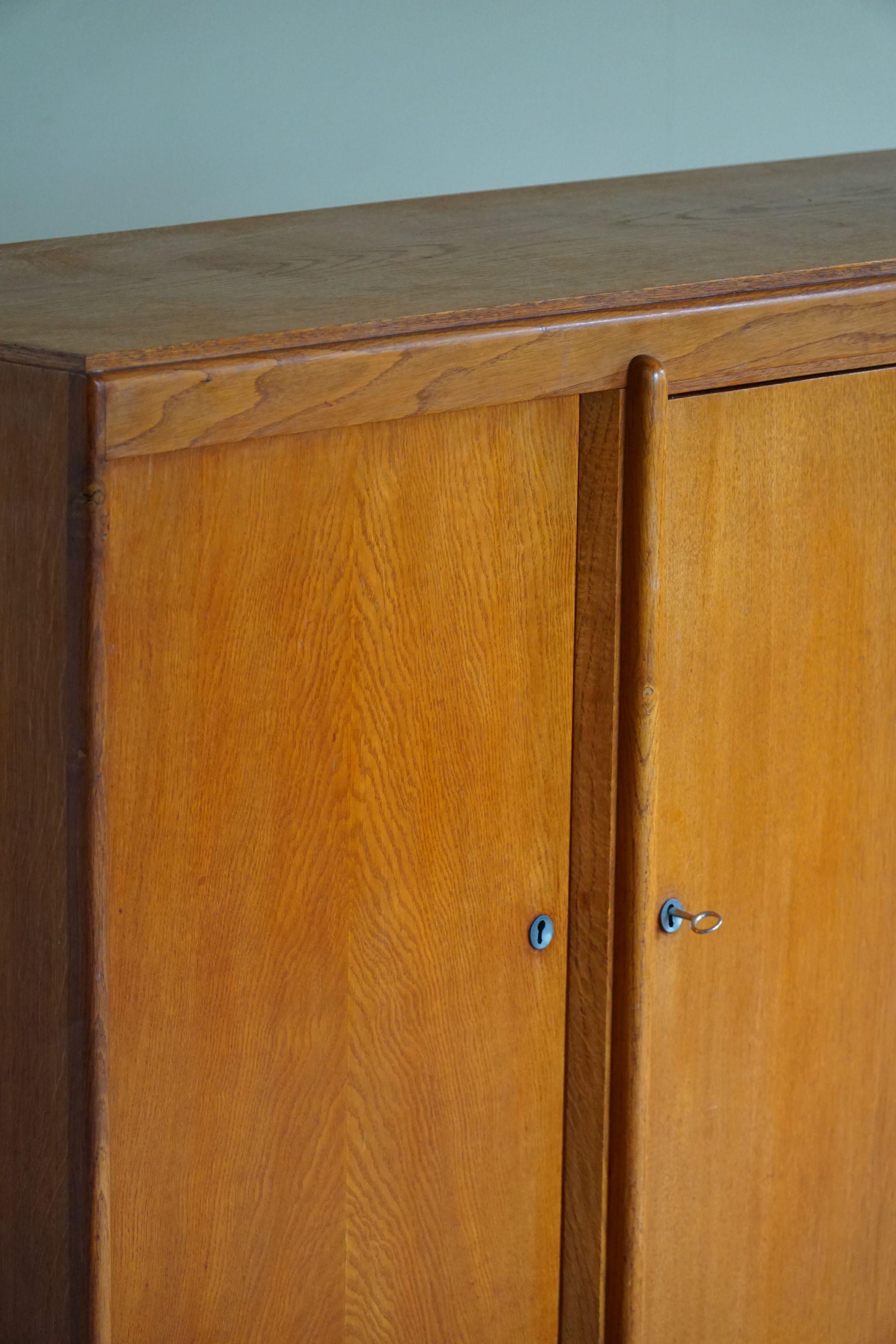 Mid-Century Cabinet / Sideboard in Teak & Oak, Danish Cabinetmaker, 1960s For Sale 2