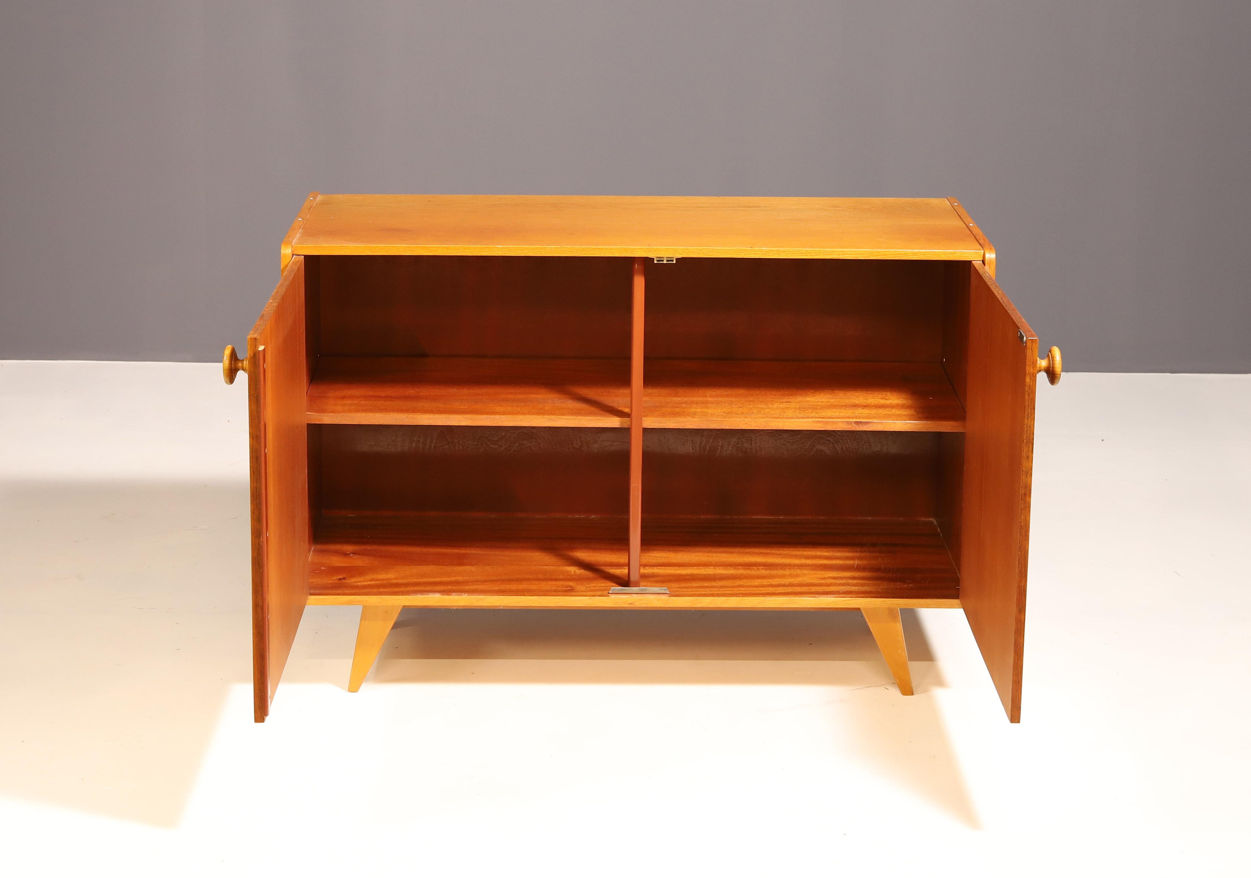 Schrank U450 aus der Jahrhundertmitte von Jiří Jiroutek für Interior Praha, Tschechien, 1960'. im Angebot 3