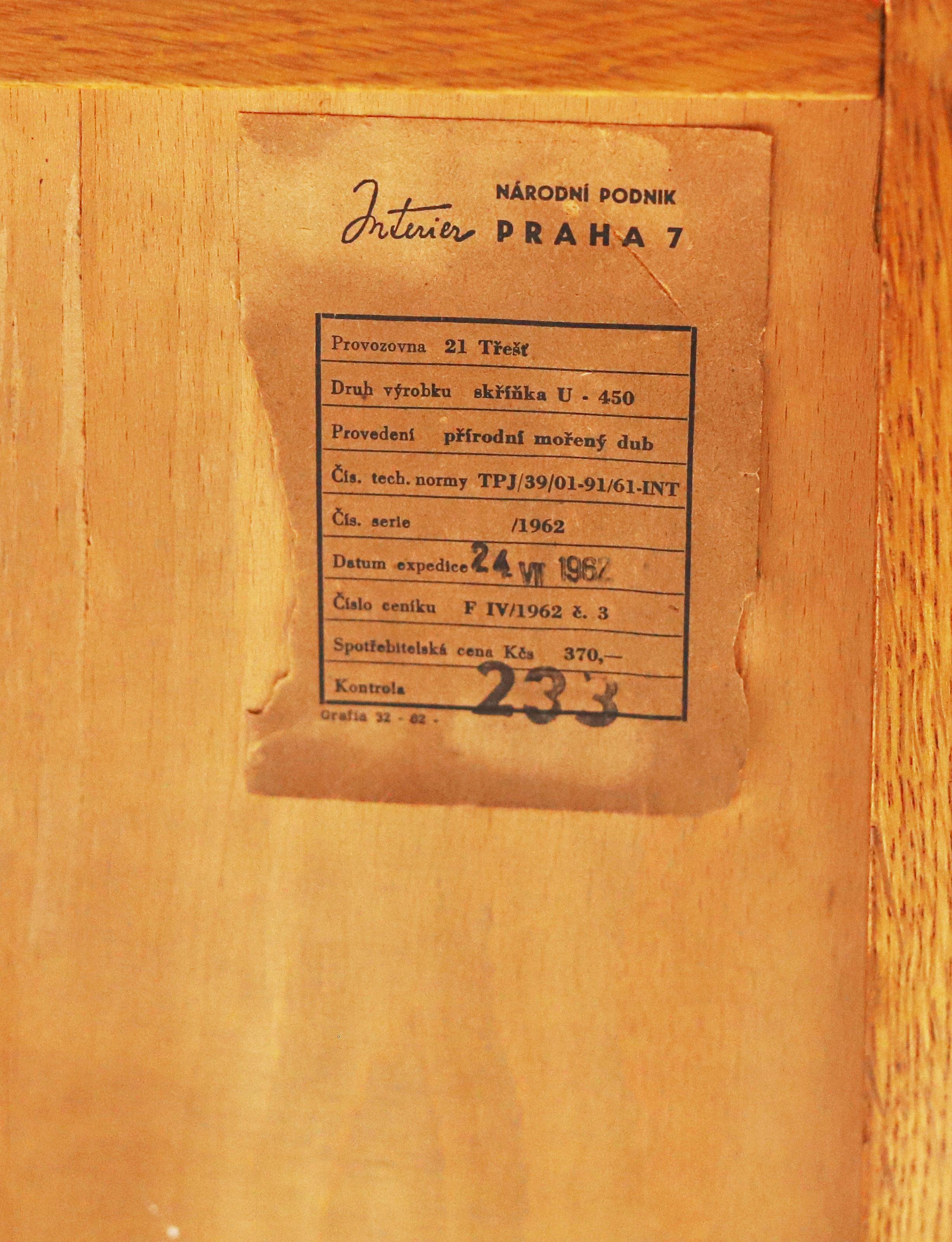 Schrank U450 aus der Jahrhundertmitte von Jiří Jiroutek für Interior Praha, Tschechien, 1960'. im Angebot 2