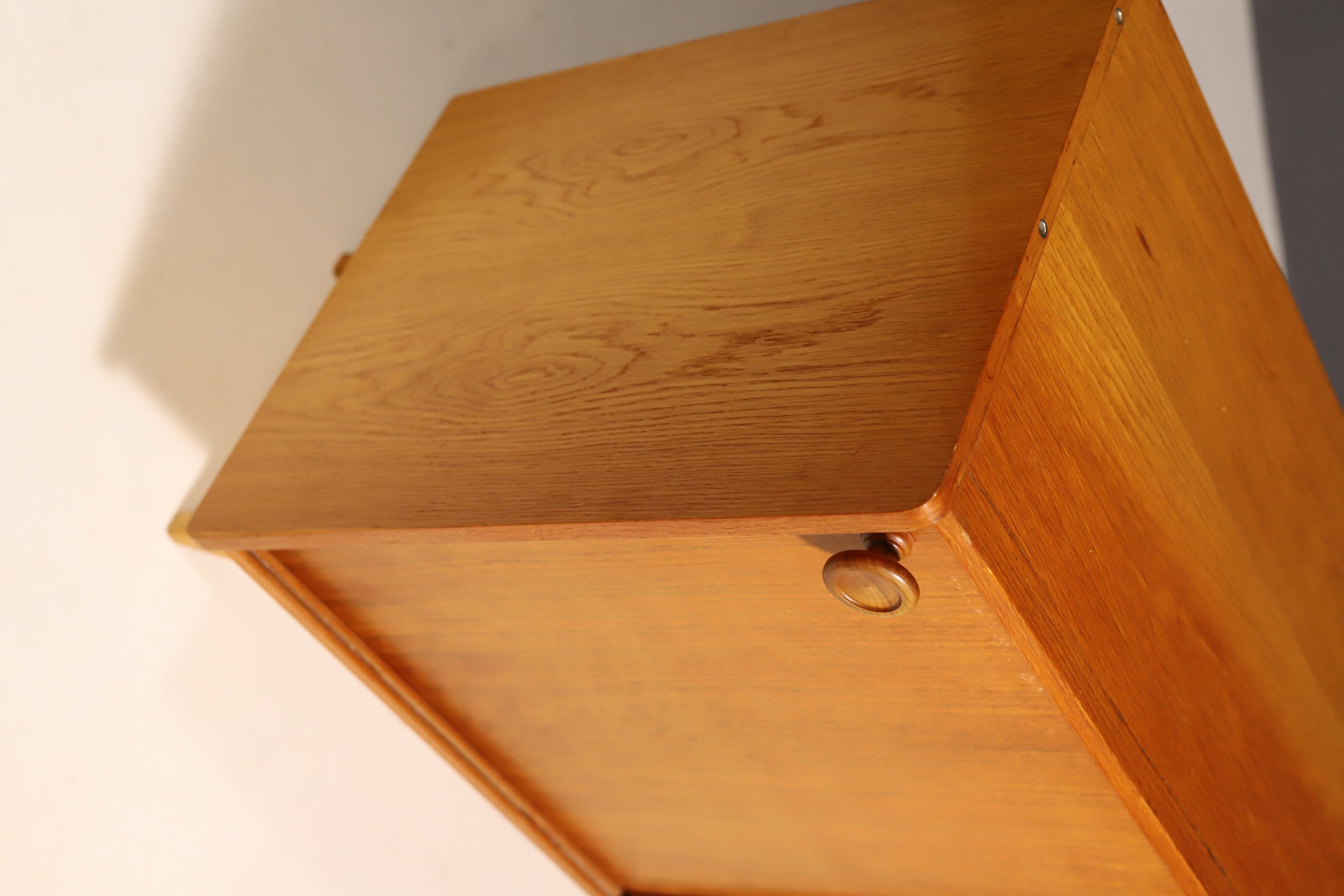 Mid century cabinet U452 by Jiří Jiroutek for Interiér Praha, Czech. 1960' For Sale 6