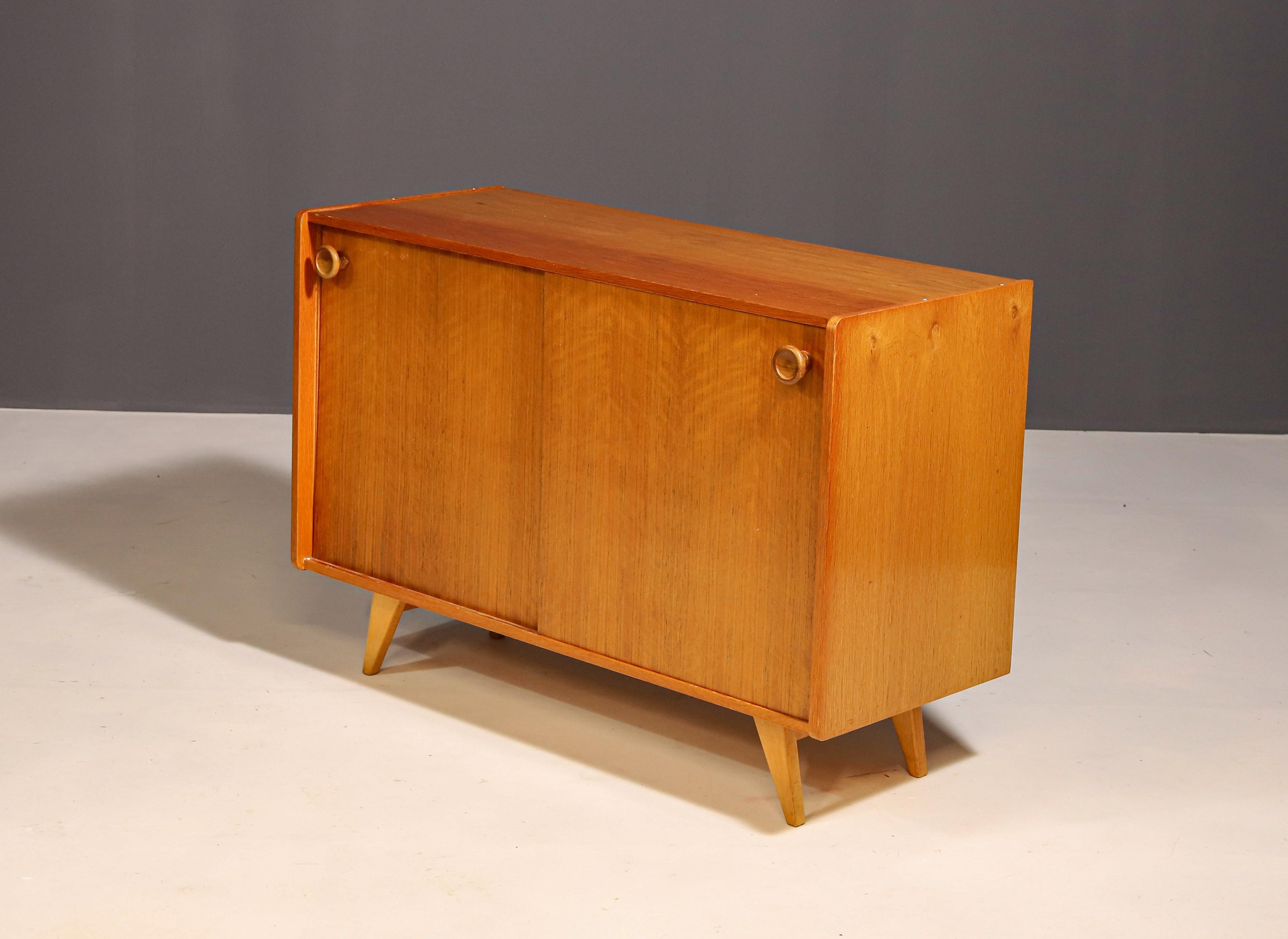 Mid century cabinet U452 by Jiří Jiroutek for Interiér Praha, Czech. 1960' In Good Condition For Sale In Prague 8, CZ