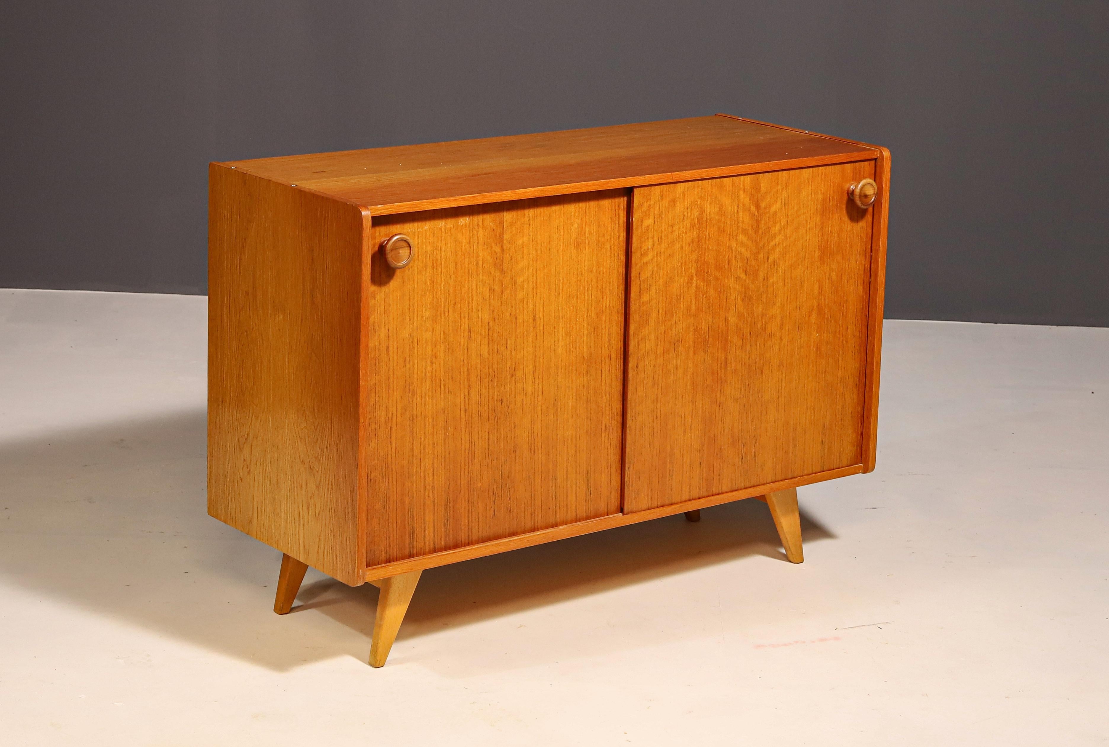 Mid century cabinet U452 by Jiří Jiroutek for Interiér Praha, Czech. 1960' For Sale 2