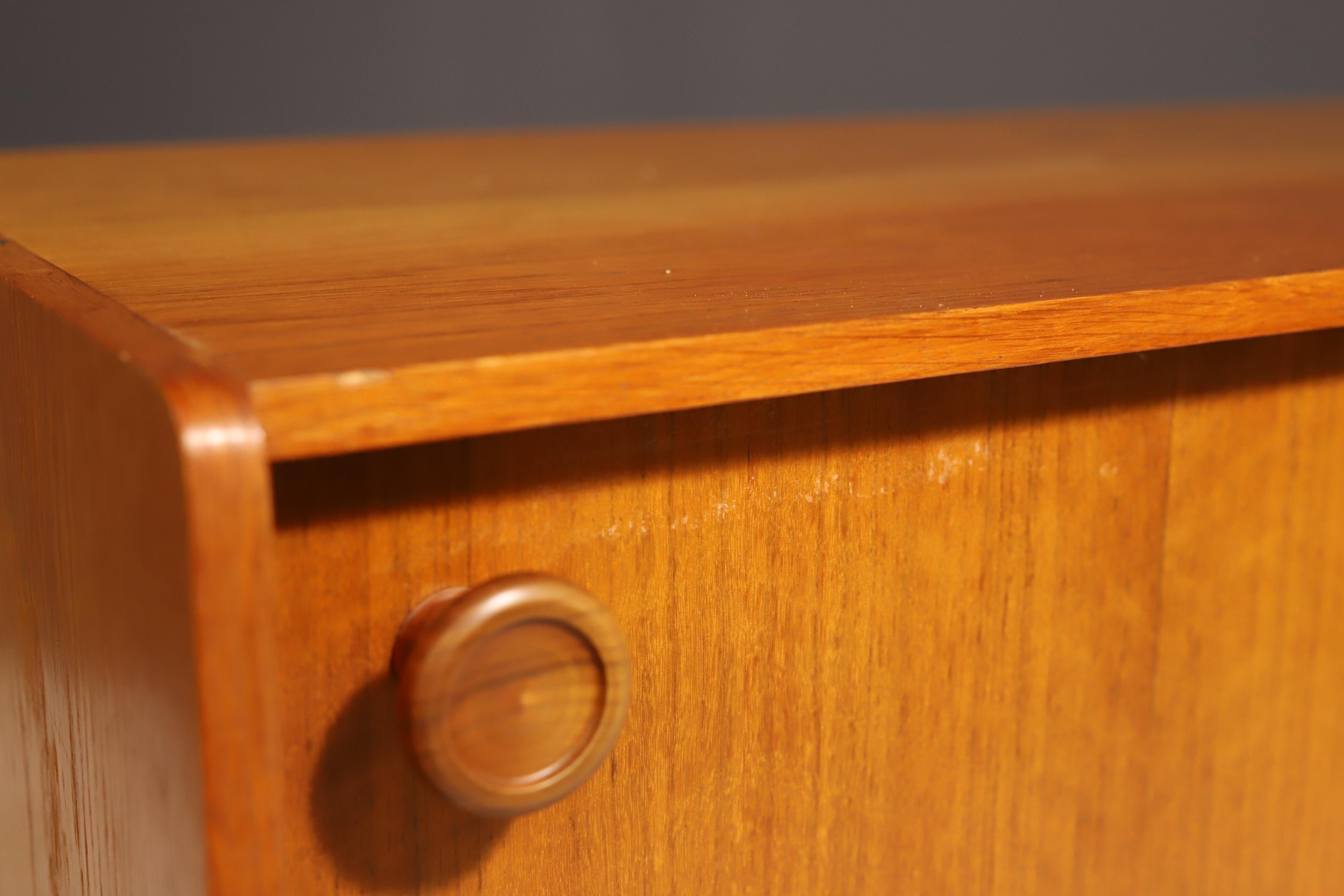 Mid century cabinet U452 by Jiří Jiroutek for Interiér Praha, Czech. 1960' For Sale 3
