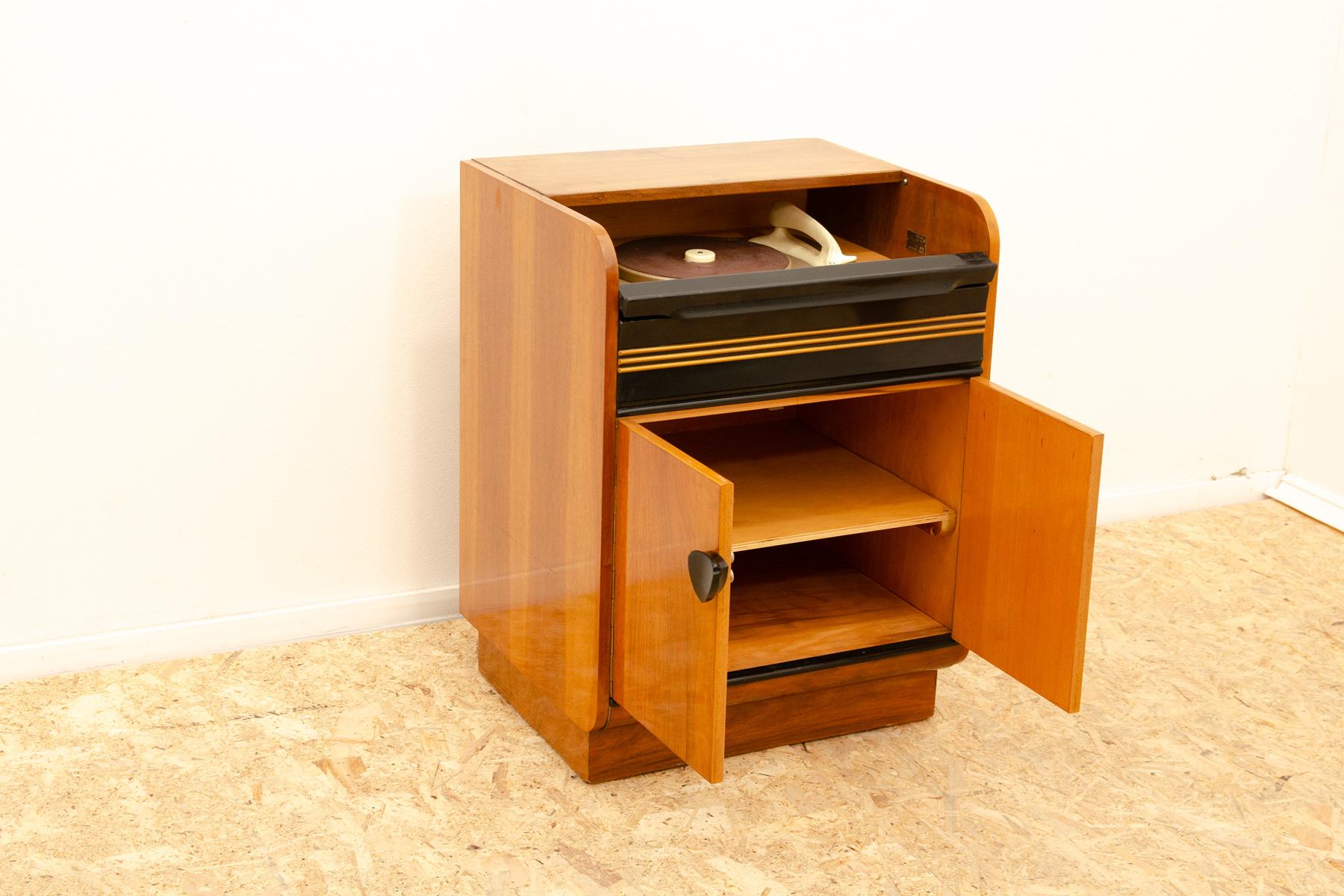 Schrank aus der Mitte des Jahrhunderts mit eingebautem Grammophon und Radio, 1950er Jahre im Angebot 2