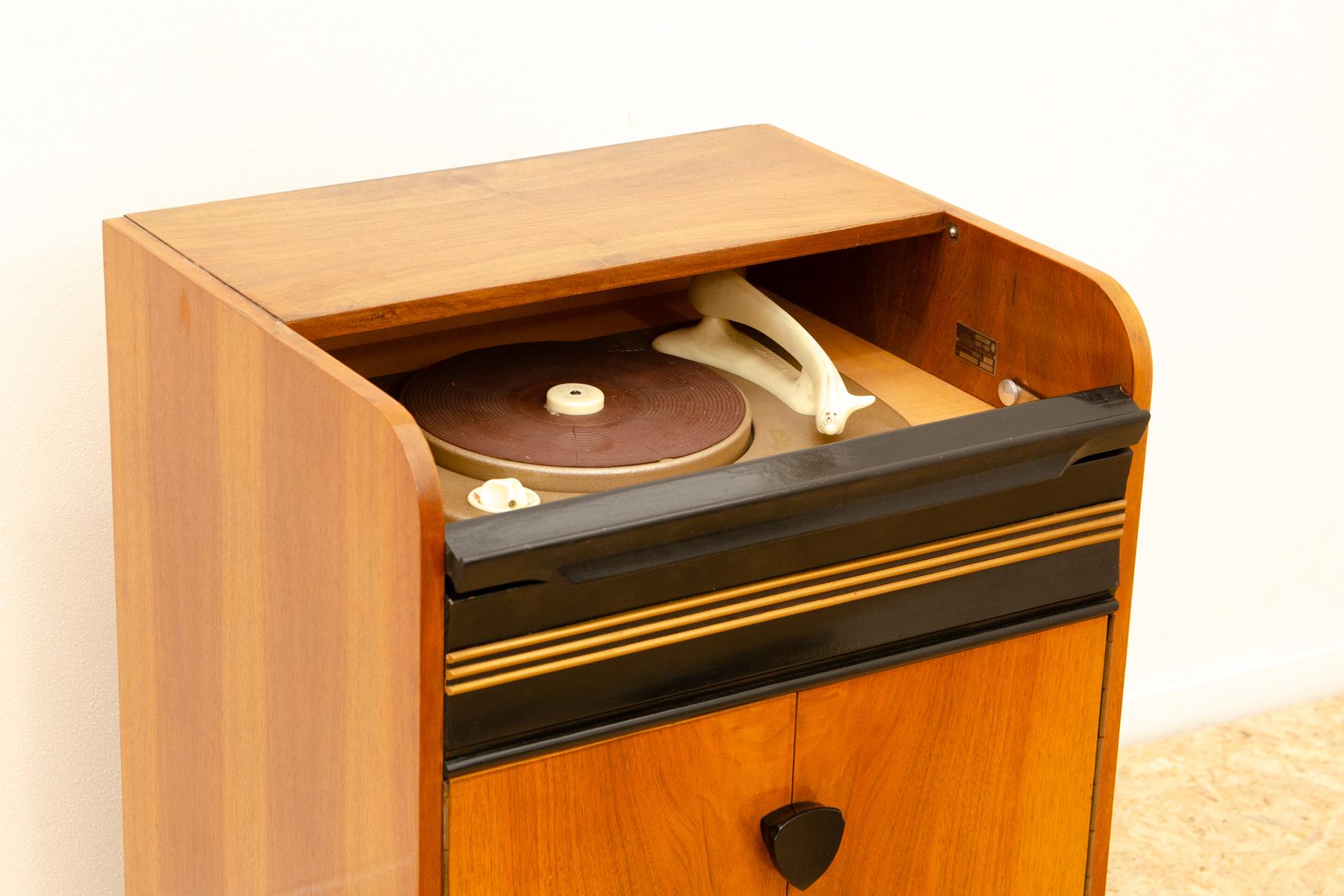 Schrank aus der Mitte des Jahrhunderts mit eingebautem Grammophon und Radio, 1950er Jahre im Angebot 4