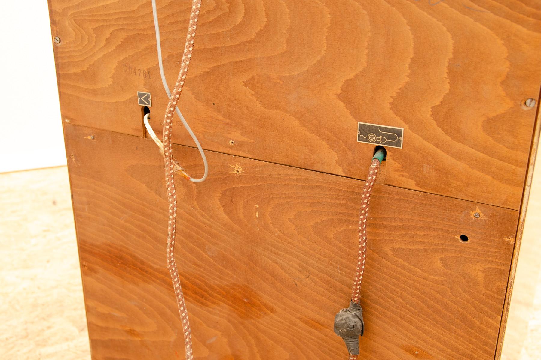 Schrank aus der Mitte des Jahrhunderts mit eingebautem Grammophon und Radio, 1950er Jahre im Angebot 10
