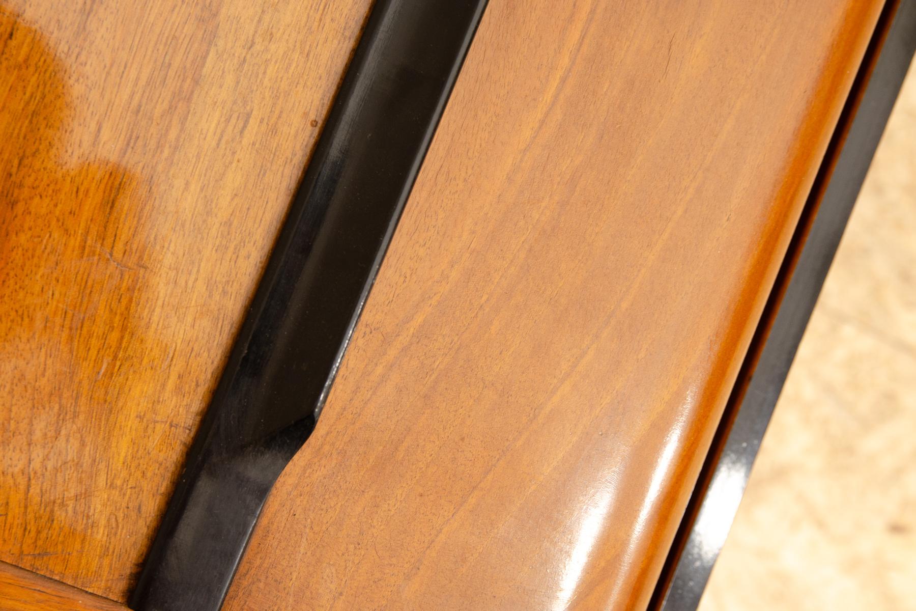 Schrank aus der Mitte des Jahrhunderts mit eingebautem Grammophon und Radio, 1950er Jahre (Holz) im Angebot