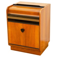 Mueble de mediados de siglo con gramófono y radio incorporados, años 50