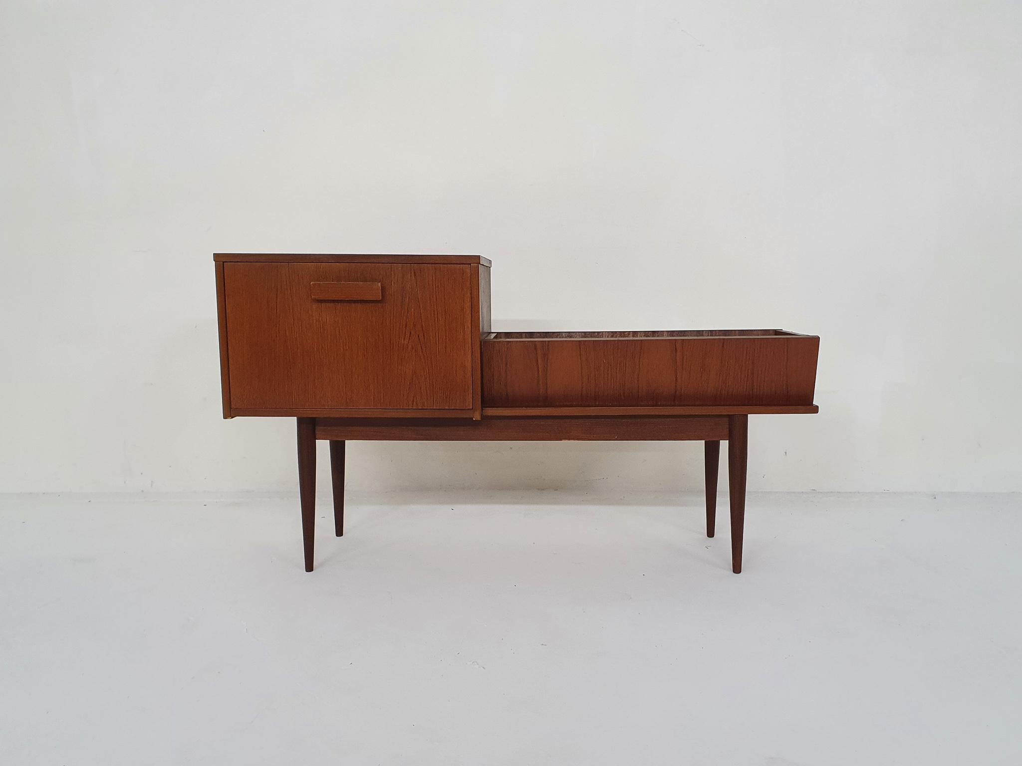 Teak cabinet with plant stand.
In good condition. The formar owner made two holes in the back, probably for wires for the record player.

