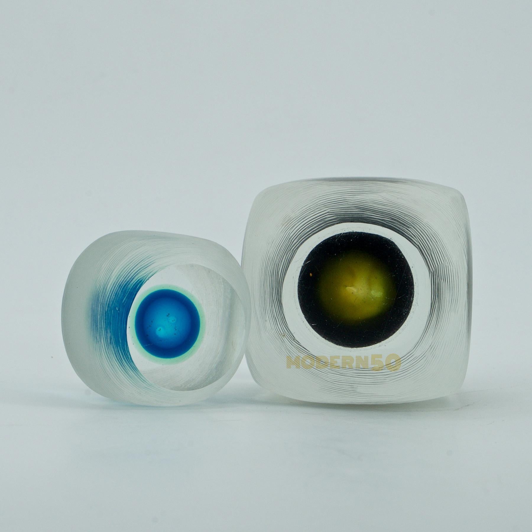 italien Midcentury Caliari Venini Inciso Art Glass Cube Eyeball Sculpture Paperweights en vente