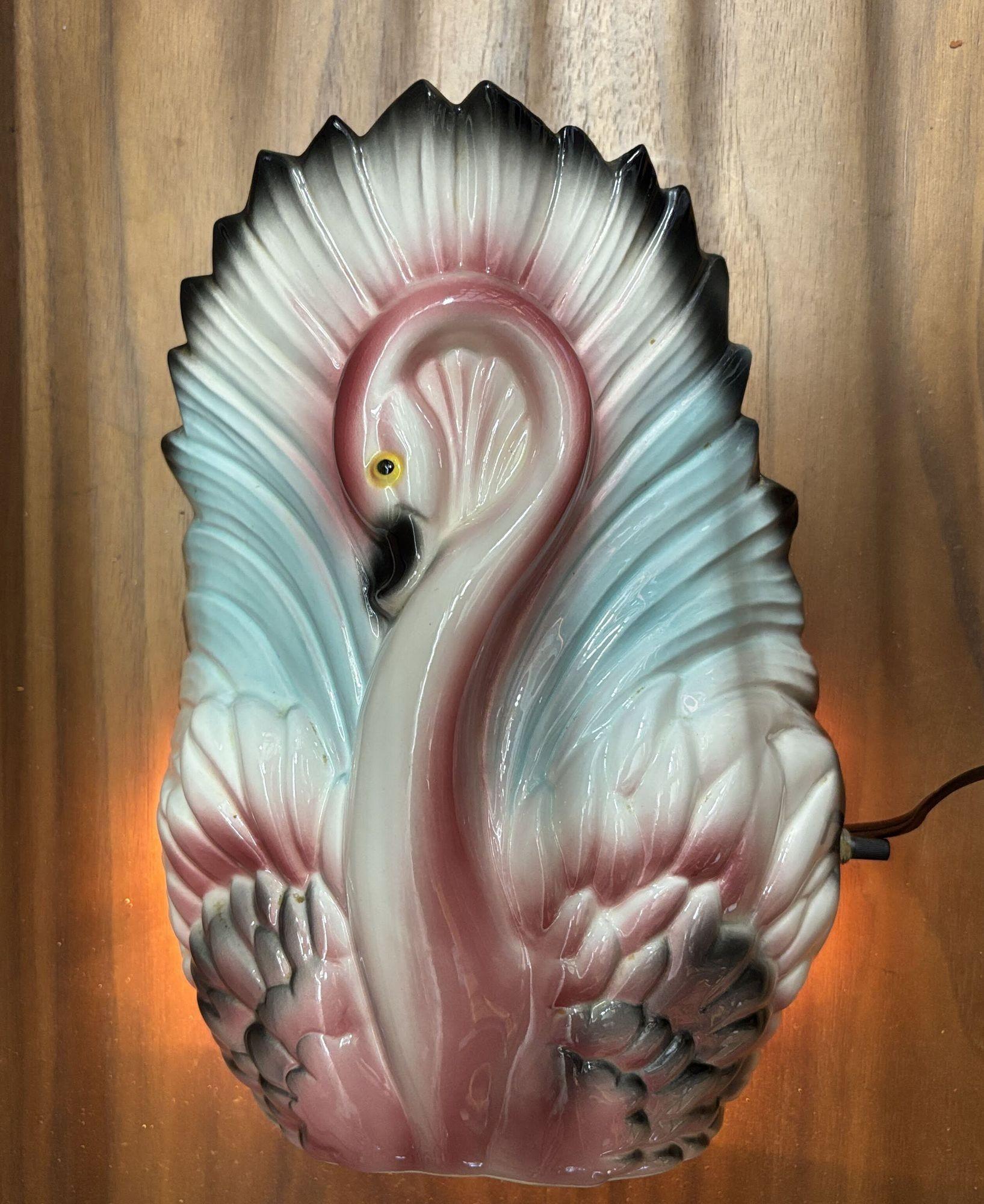 Mid-century California Ceramic Pottery Pink Flamingo w/ Open Wings TV Table Lamp For Sale 2