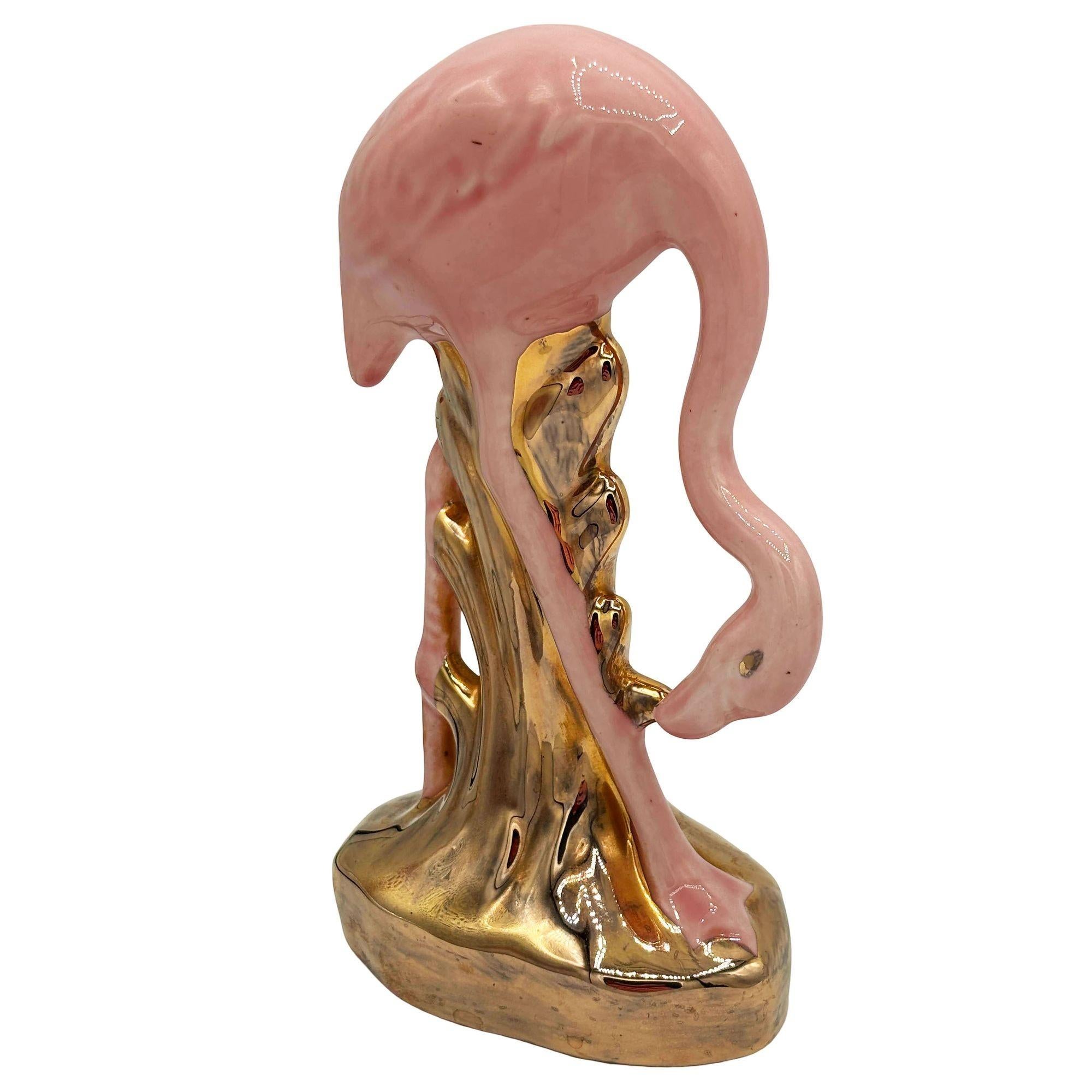Figurina di fenicottero rosa e oro in ceramica della California Pottery, metà del secolo scorso In condizioni ottime in vendita a Van Nuys, CA