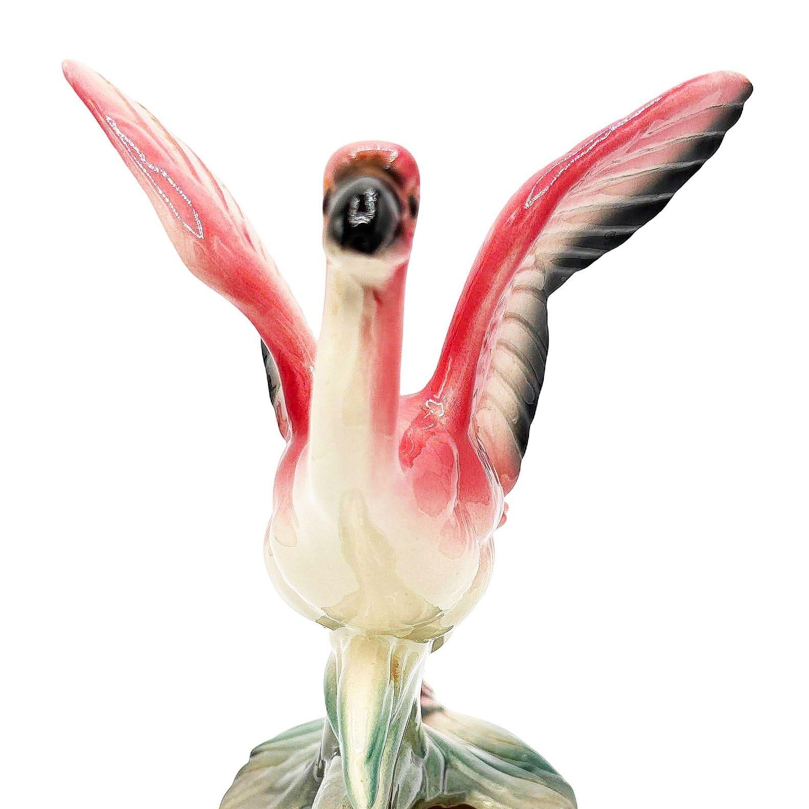 Ceramica Fioriera da tavolo di metà secolo della California Pottery in ceramica rosa ad ali aperte con fenicottero in vendita