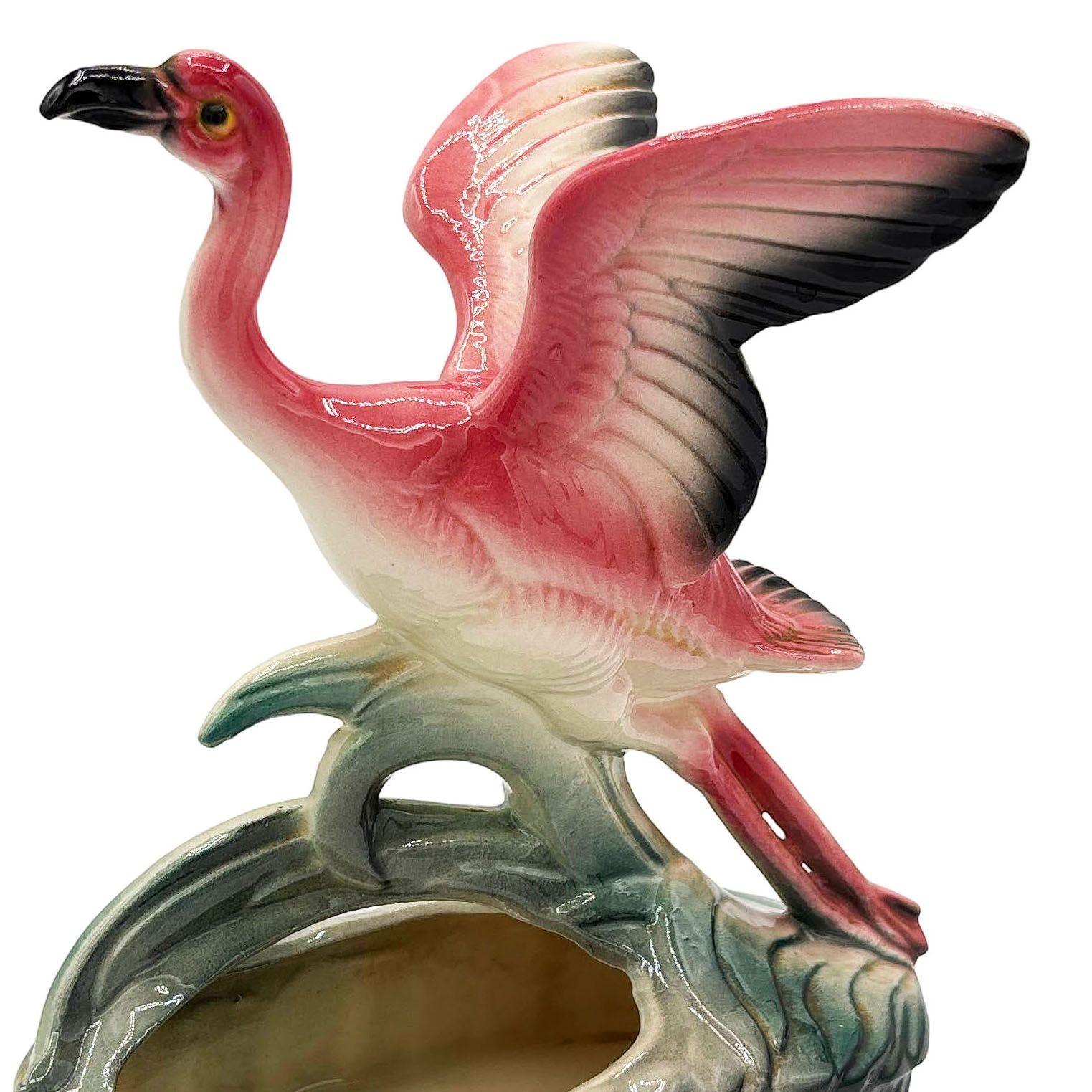 Fioriera da tavolo di metà secolo della California Pottery in ceramica rosa ad ali aperte con fenicottero in vendita 1