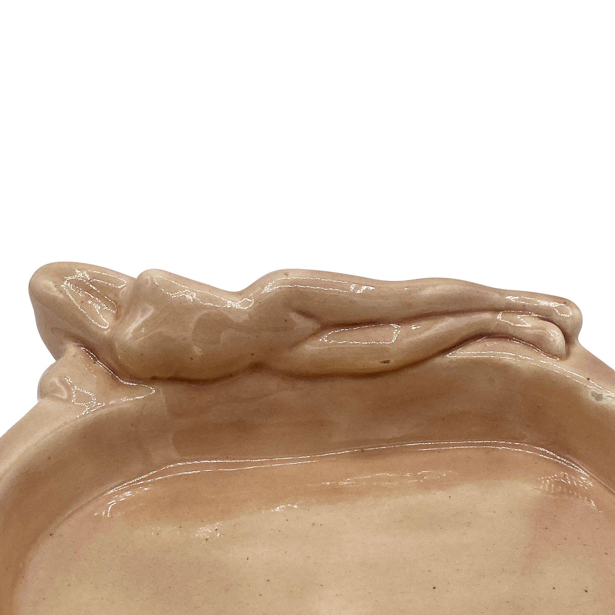 California Pottery Nackter weiblicher Aschenbecher von Dorothy Kindell aus der Mitte des Jahrhunderts im Zustand „Hervorragend“ im Angebot in Van Nuys, CA