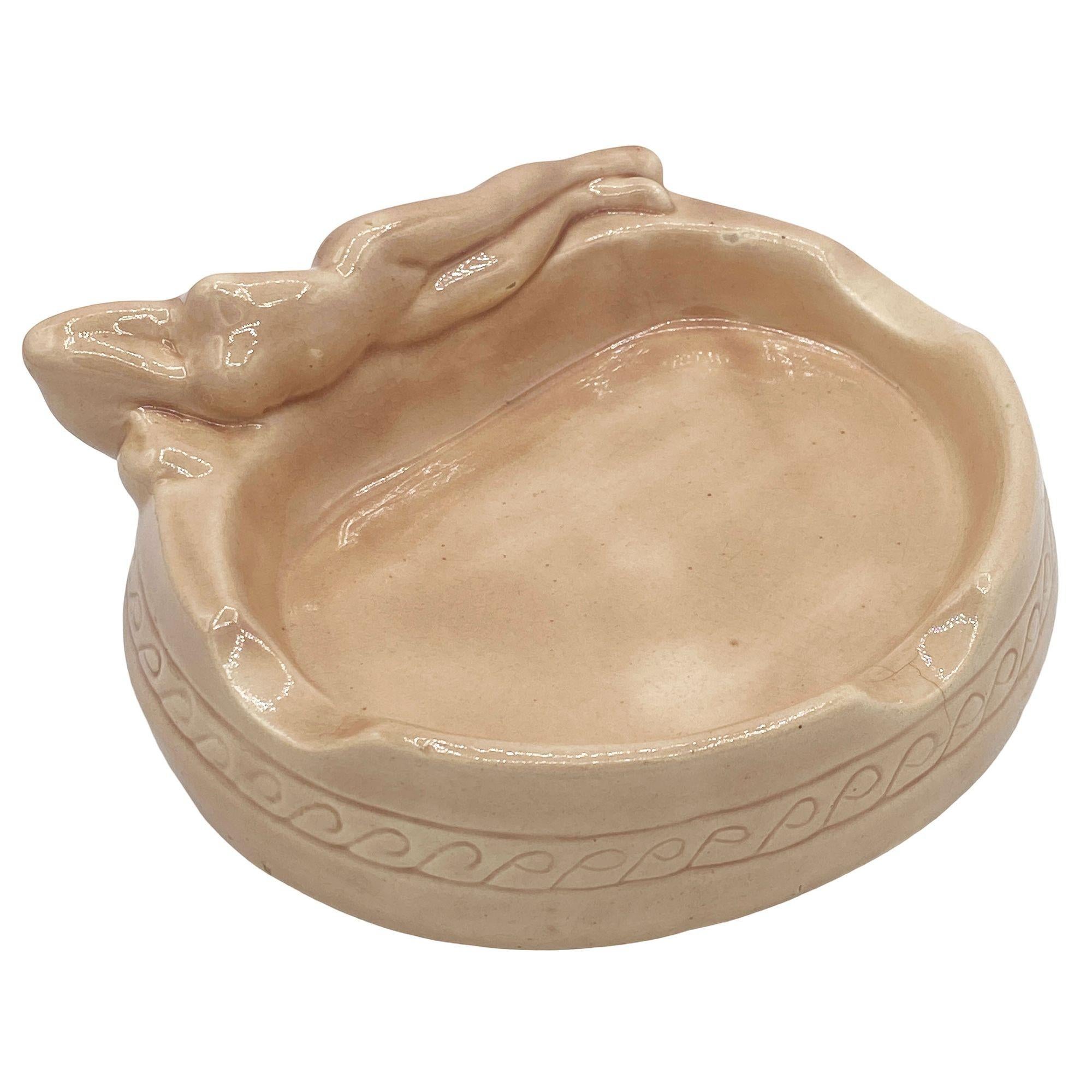 California Pottery Nackter weiblicher Aschenbecher von Dorothy Kindell aus der Mitte des Jahrhunderts (Mitte des 20. Jahrhunderts) im Angebot