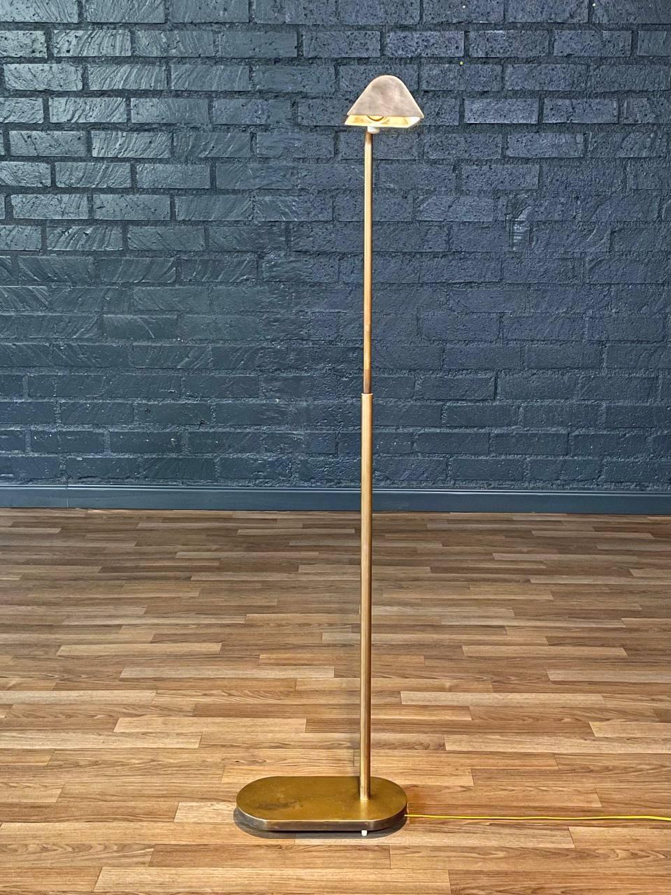 Lampada da terra articolata in ottone del Mid-Century Californian Modern di Casella In condizioni buone in vendita a Los Angeles, CA