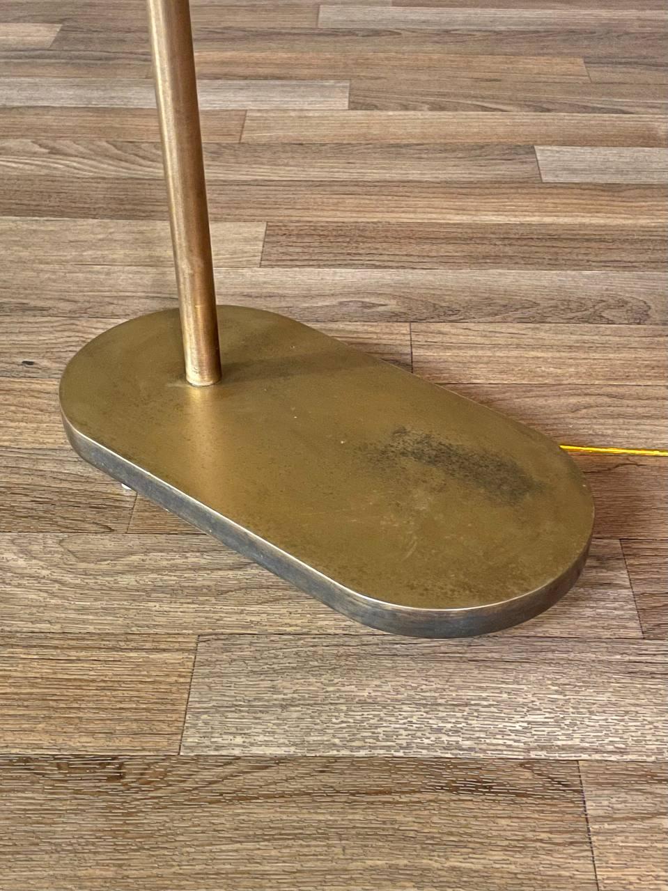 Lampada da terra articolata in ottone del Mid-Century Californian Modern di Casella in vendita 2