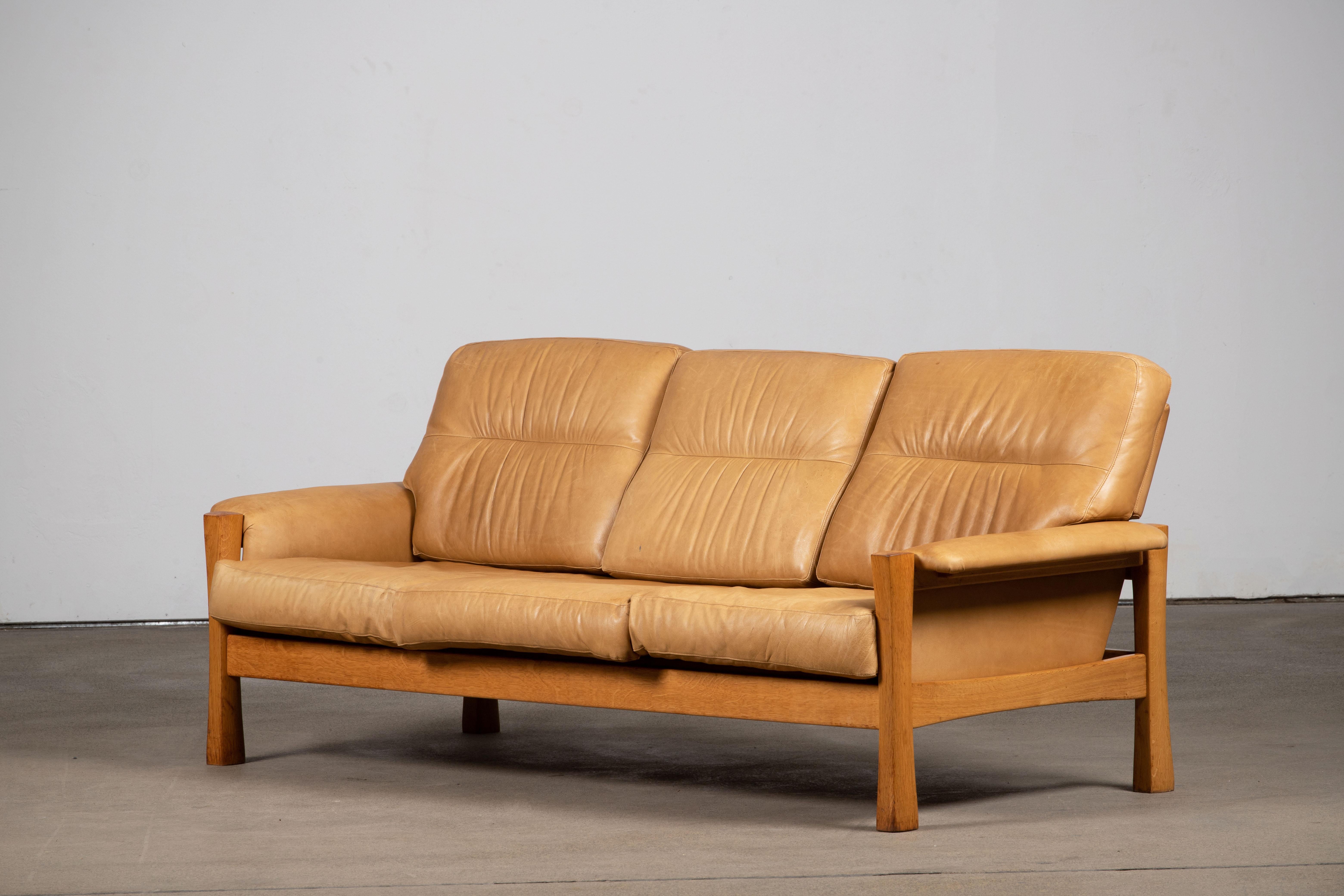 Mid-Century Camel Leather Sofa in Style of Pierre Chapo, 1960 For Sale 3
