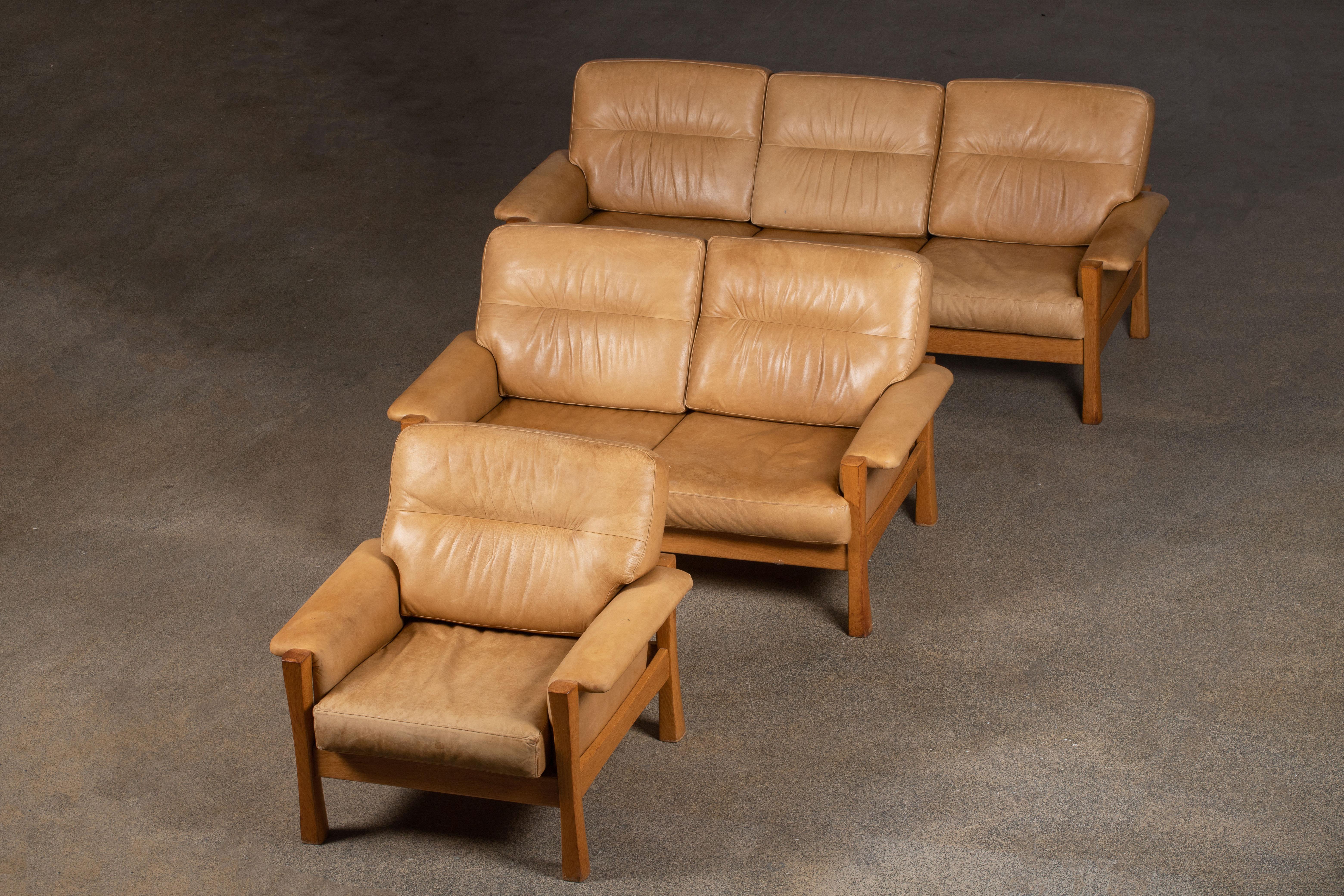 Mid-Century Camel Leather Sofa in Style of Pierre Chapo, 1960 For Sale 4