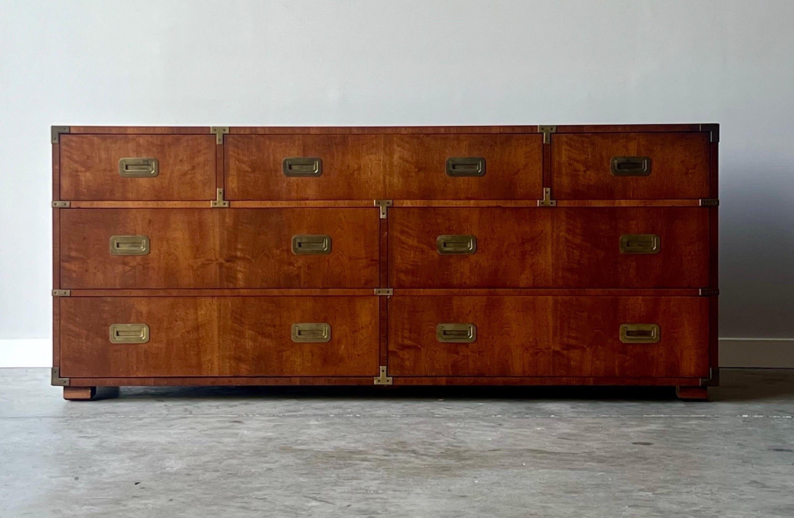 Vintage dresser manufactured by Henredon, circa 1970s. Featuring seven smooth sliding drawers. Two smaller drawers on the top row and five deeper set drawers. The combination of different sized drawers frame this piece nicely. The brass drawer