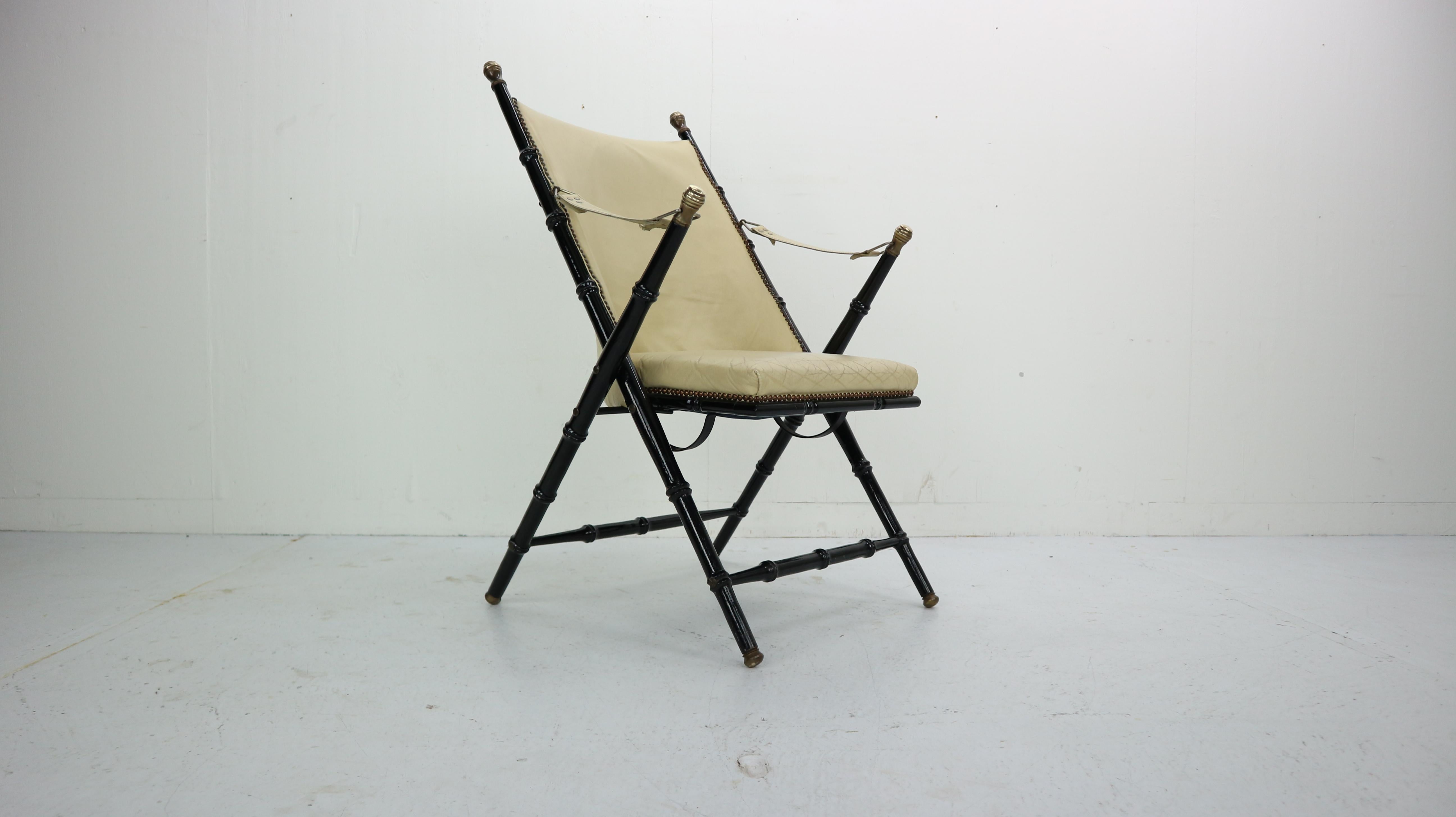 This leather and wood folding chair was produced by Valenti in the 1970s, Spain.
The chair has its original white leather upholstery, faux bamboo wooden frame, and brass knobs.

   