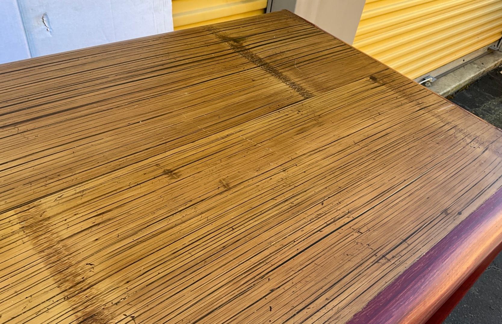 Stile Campaign Credenza o armadio in stile Campaigner di metà secolo in bambù / rattan / vimini in vendita