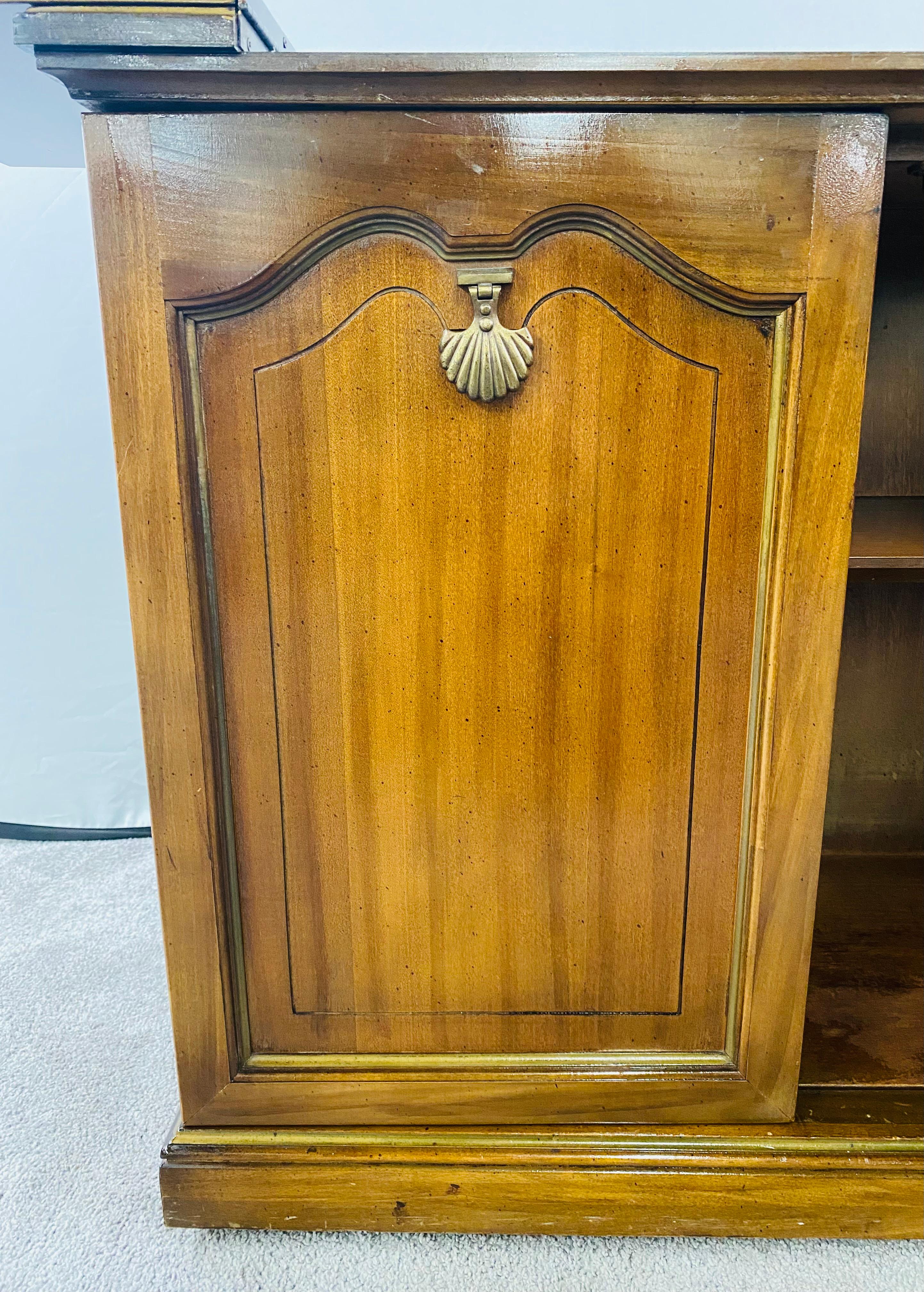 Mid-Century Campaign Style Mahogany Flip Top Dry Bar Cabinet Server or Chest  For Sale 4
