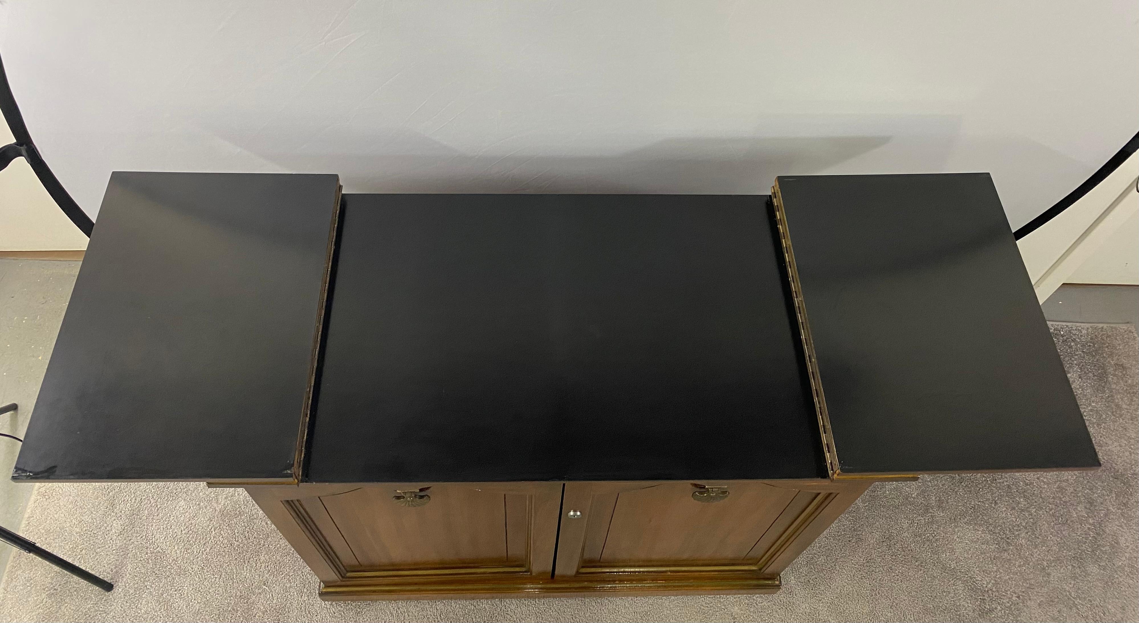 Mid-Century Campaign Style Mahogany Flip Top Dry Bar Cabinet Server or Chest  In Good Condition For Sale In Plainview, NY