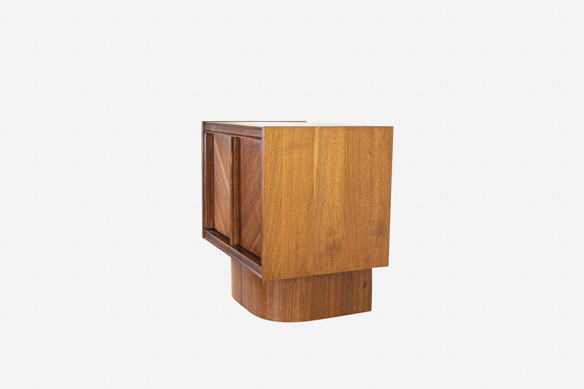 Mid Century Canadian Brutalist Walnut Nightstand In Good Condition In Countryside, IL