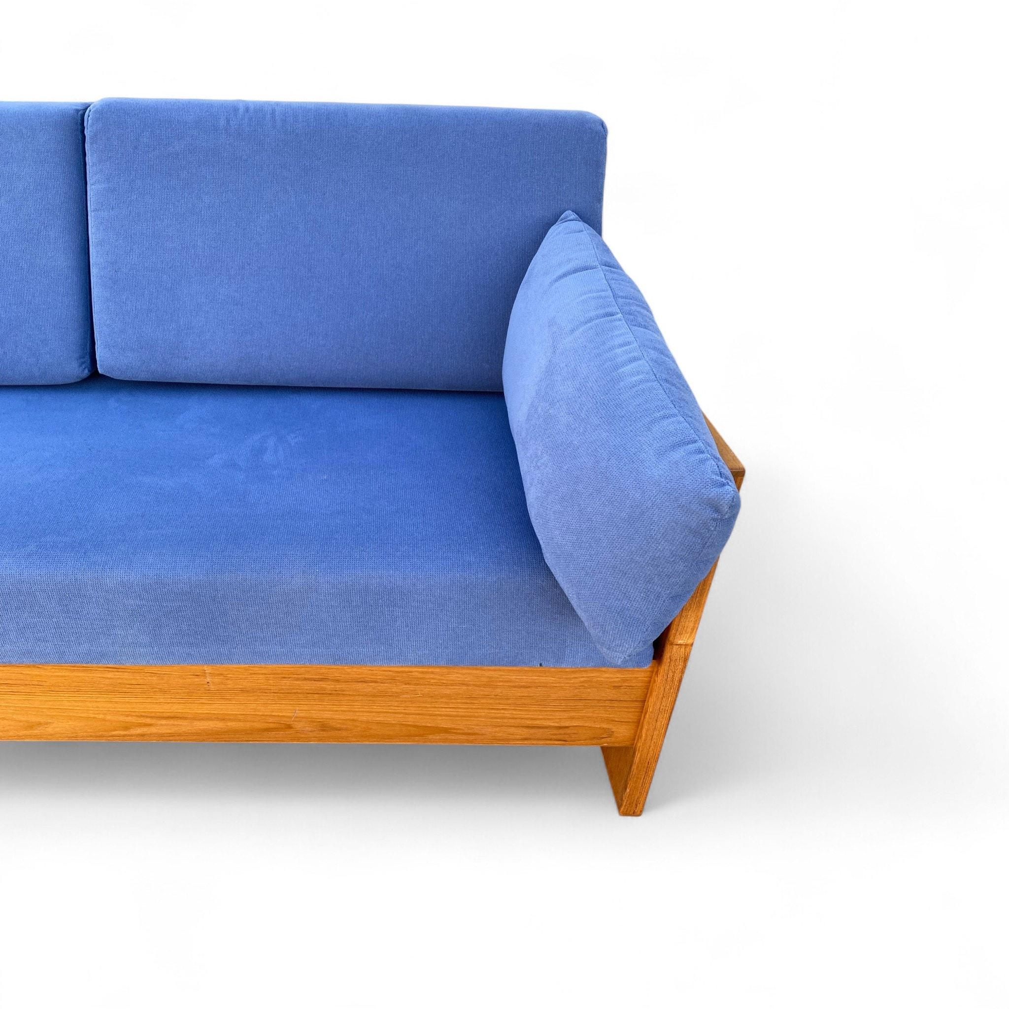 Canapé-lit escamotable en teck canadien du milieu du siècle, tapisserie bleue, années 1970 en vente 3