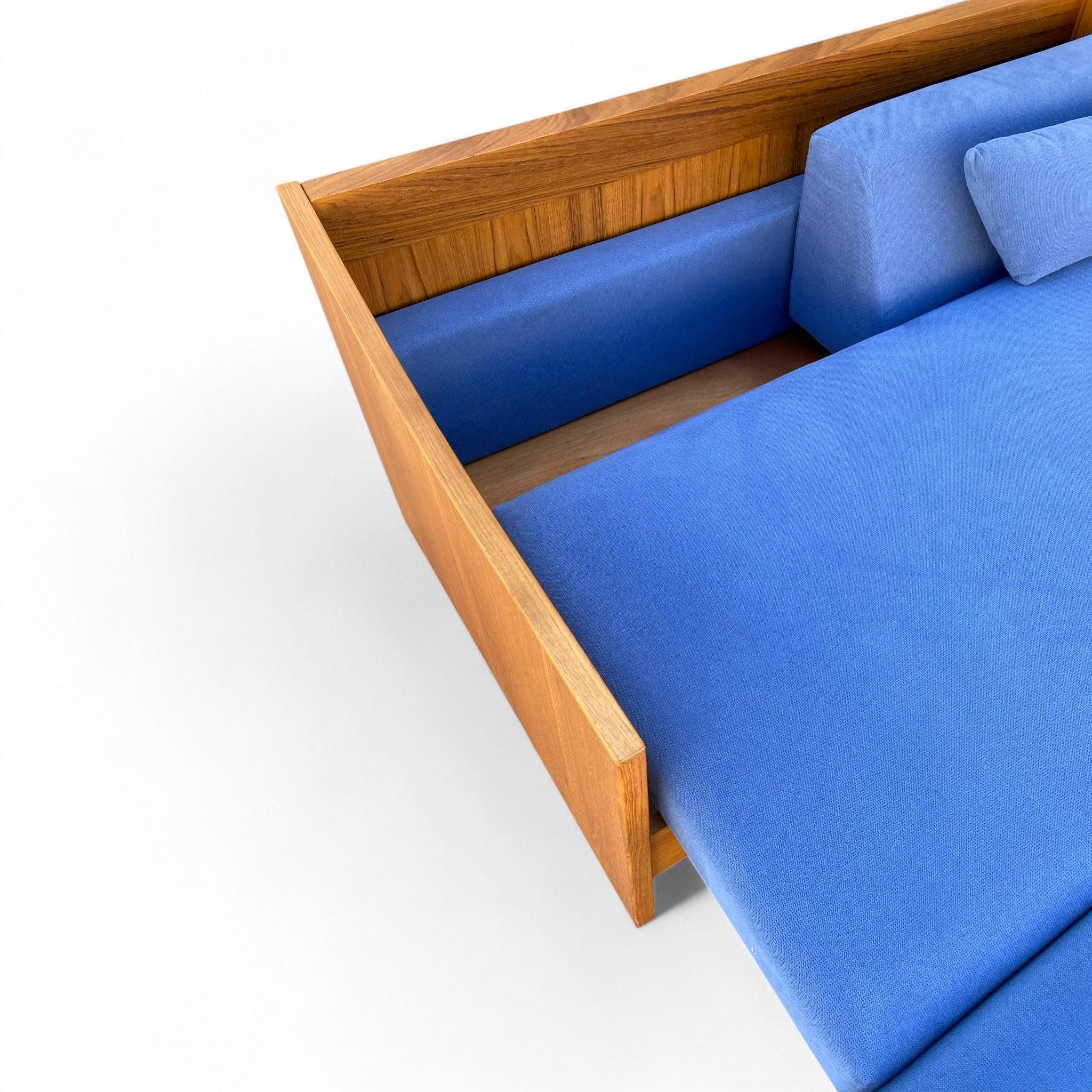 Canadien Canapé-lit escamotable en teck canadien du milieu du siècle, tapisserie bleue, années 1970 en vente