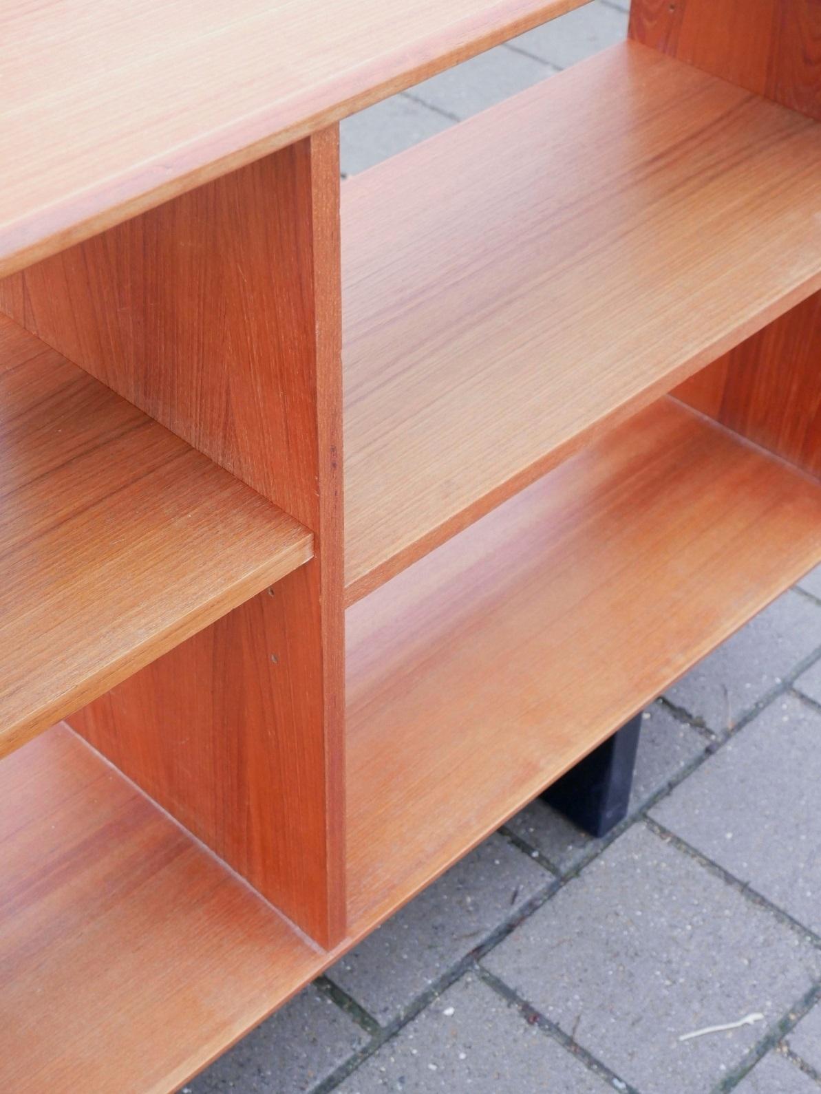 MidCentury Canadian Walnut 881 Free Standing Bookshelf, 1960s For Sale 3