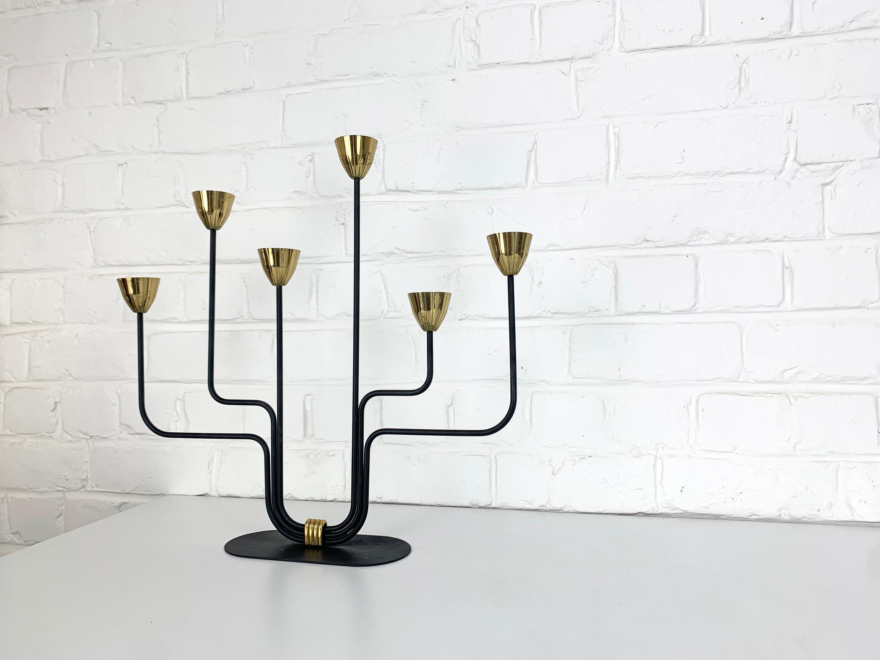 Ottone Candelabro di metà secolo in ottone e metallo Gunnar Ander Ystad-Metall Svezia in vendita